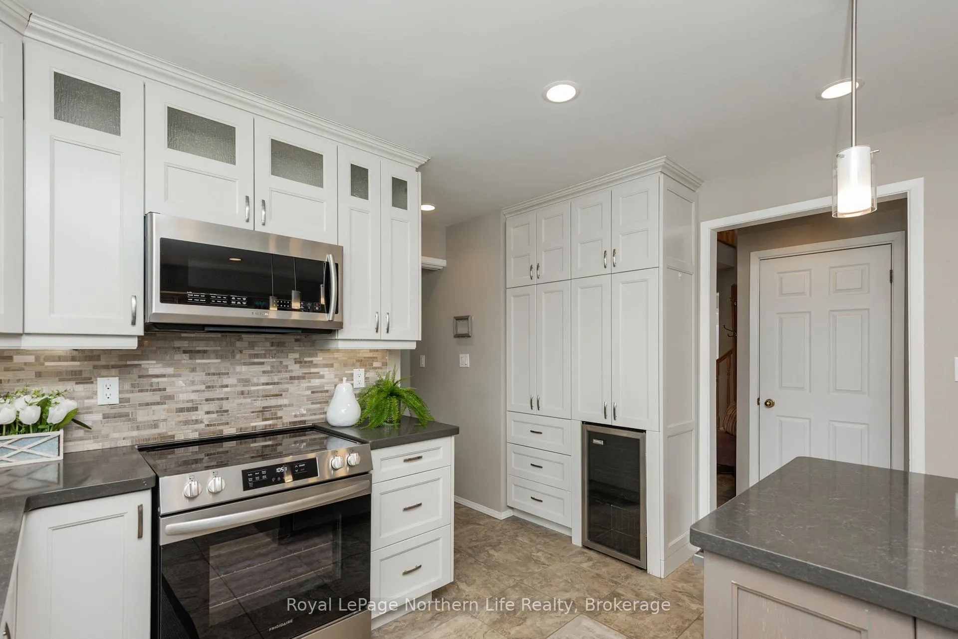 Photo 20 of 30 Gladstone Avenue, North Bay, Ferris — HOMEH