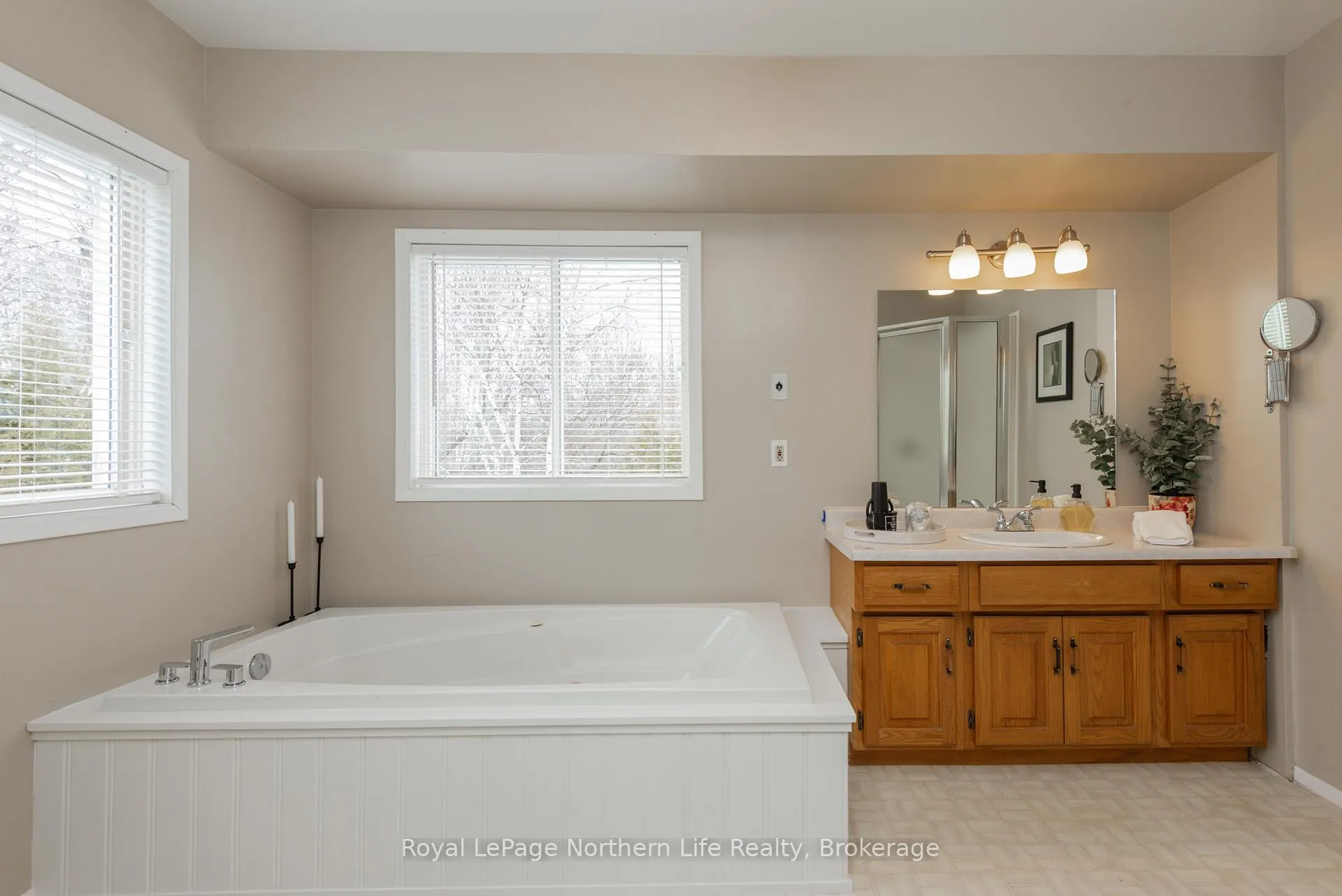 Photo 27 of 30 Gladstone Avenue, North Bay, Ferris — HOMEH