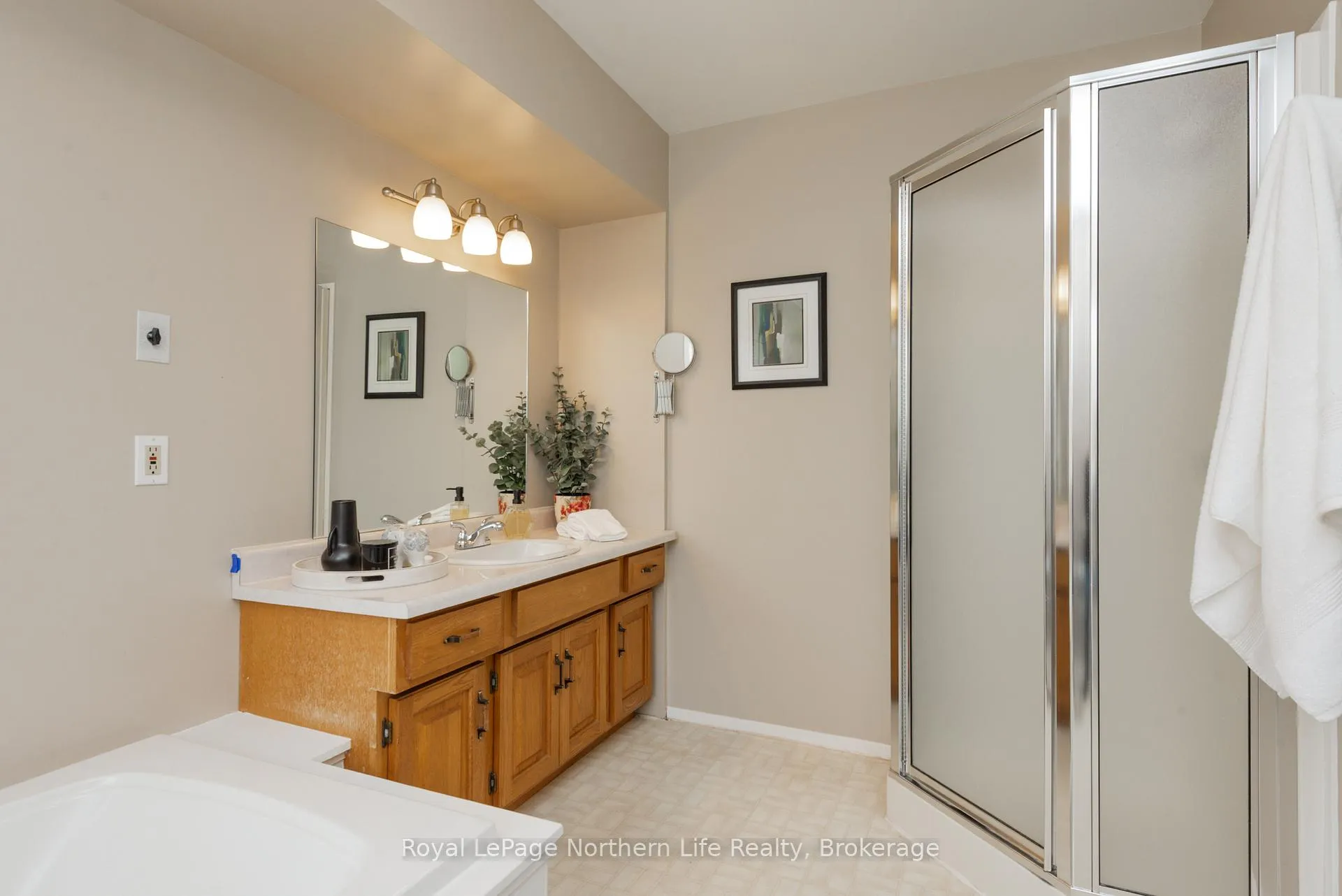 Photo 28 of 30 Gladstone Avenue, North Bay, Ferris — HOMEH