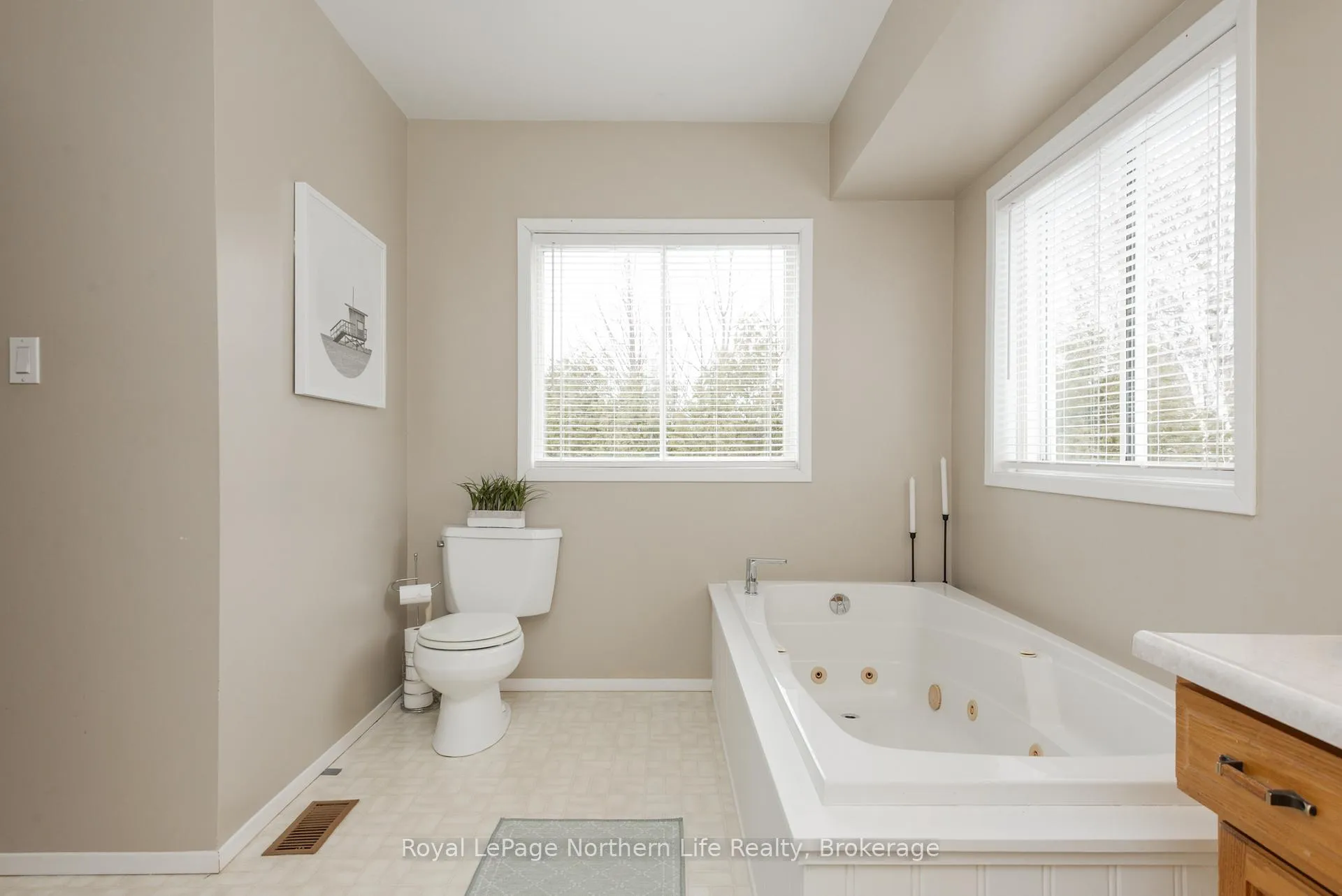 Photo 29 of 30 Gladstone Avenue, North Bay, Ferris — HOMEH