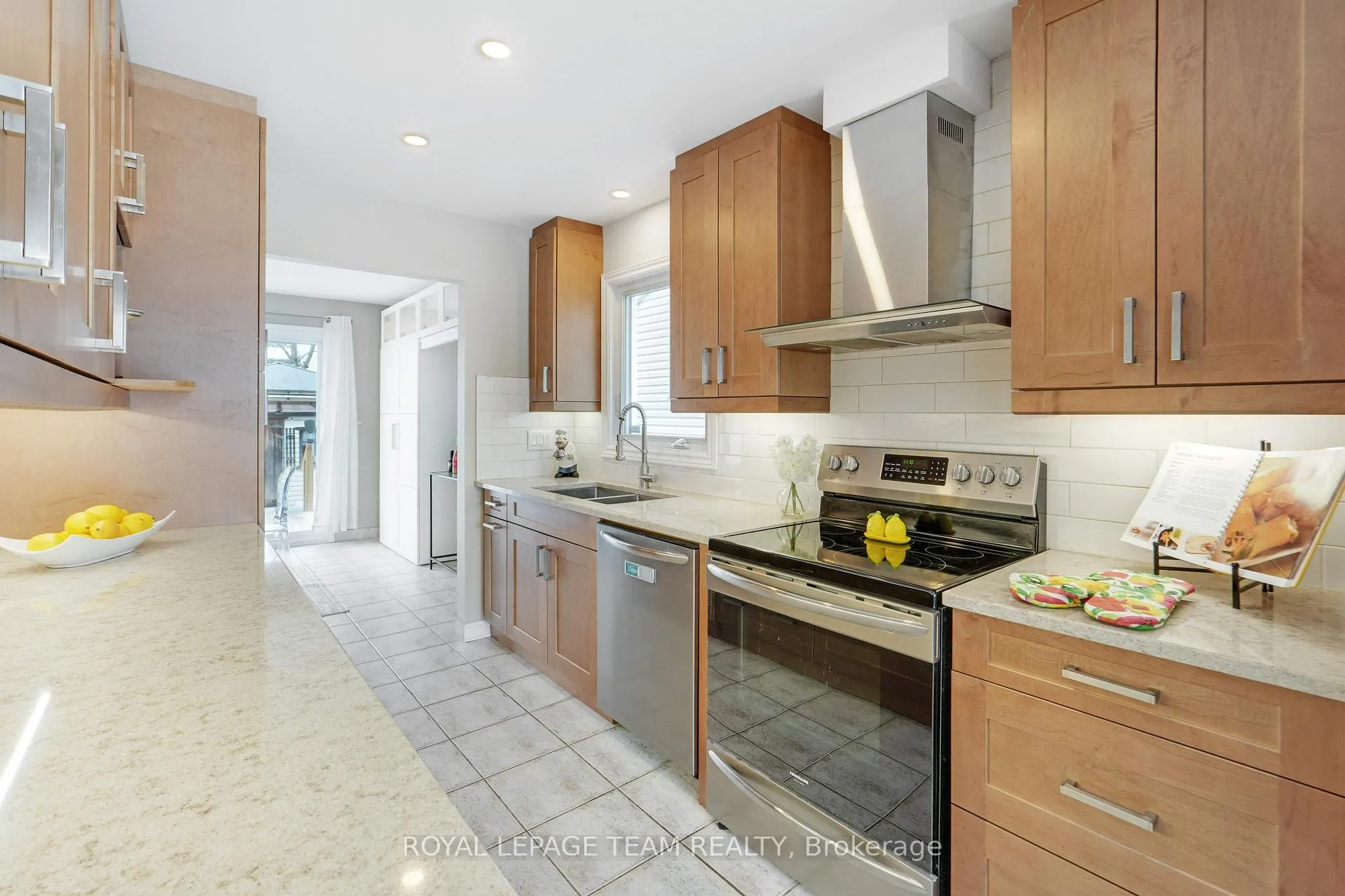 Photo 10 of 49 Vesta Street, Ottawa, Barrhaven - Cedargrove/Fraserdale — HOMEH