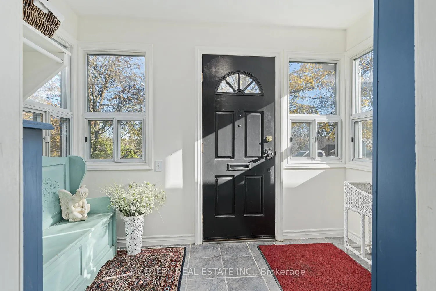 Photo 5 of 22 Lane Street, Guelph, St. George's — HOMEH