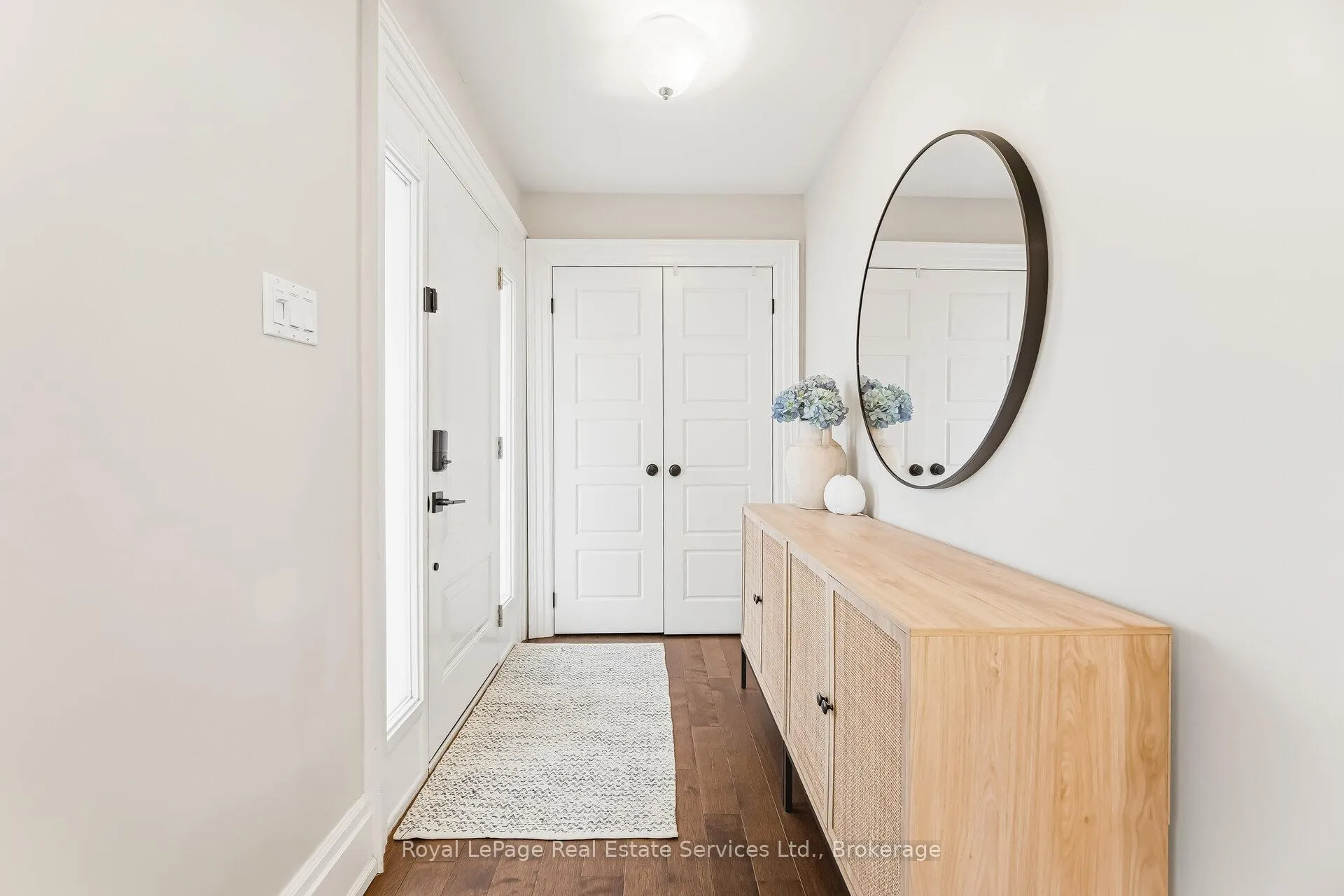 Photo 2 of 667 Lomond Crescent, Burlington, Shoreacres — HOMEH