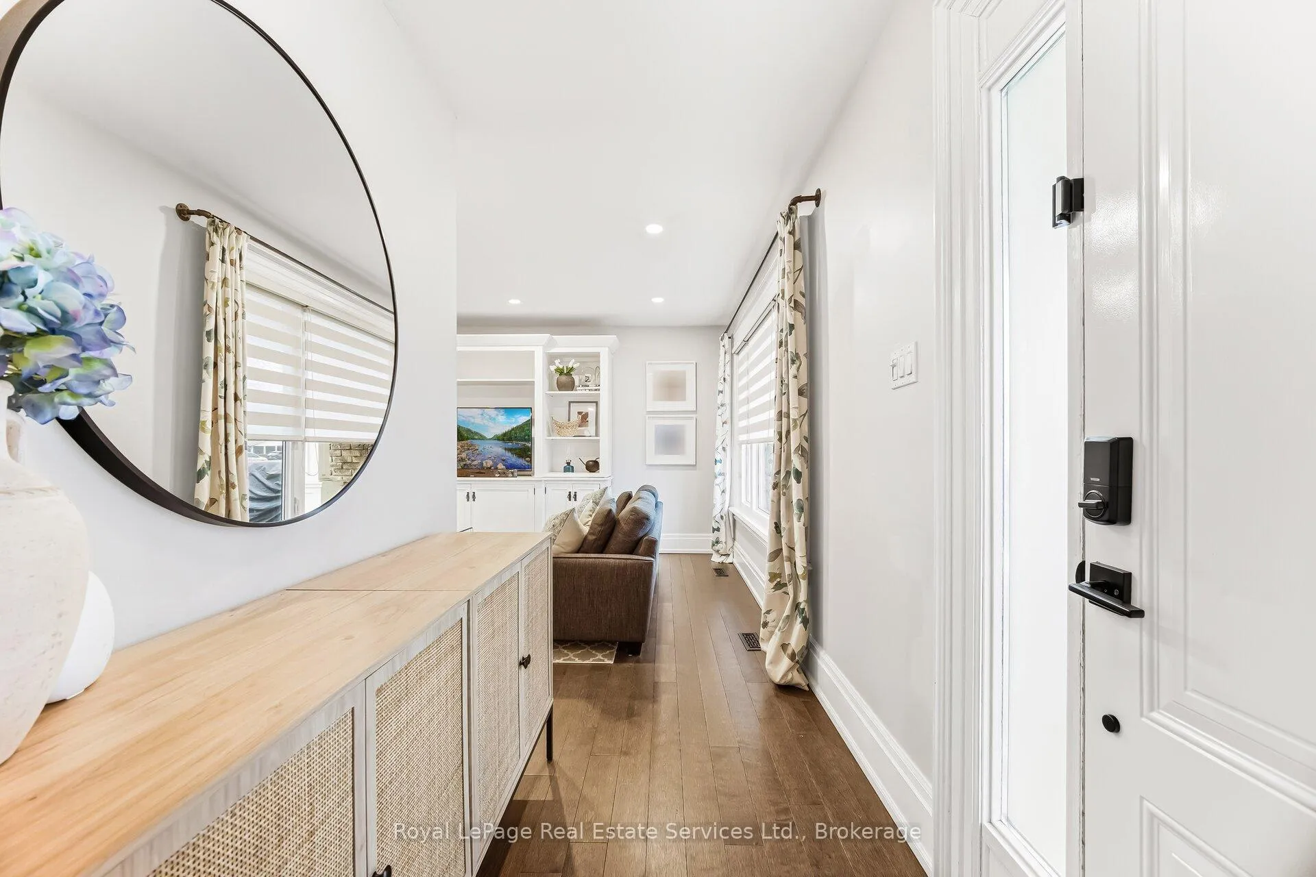 Photo 3 of 667 Lomond Crescent, Burlington, Shoreacres — HOMEH
