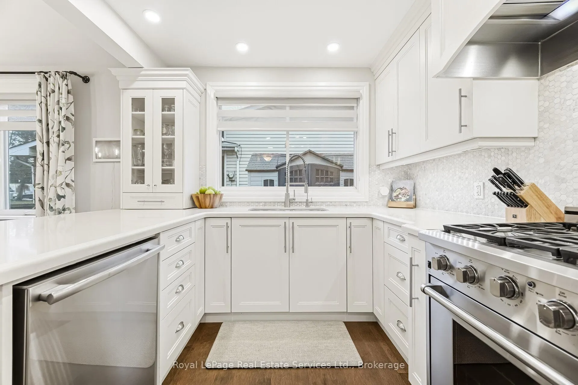 Photo 12 of 667 Lomond Crescent, Burlington, Shoreacres — HOMEH