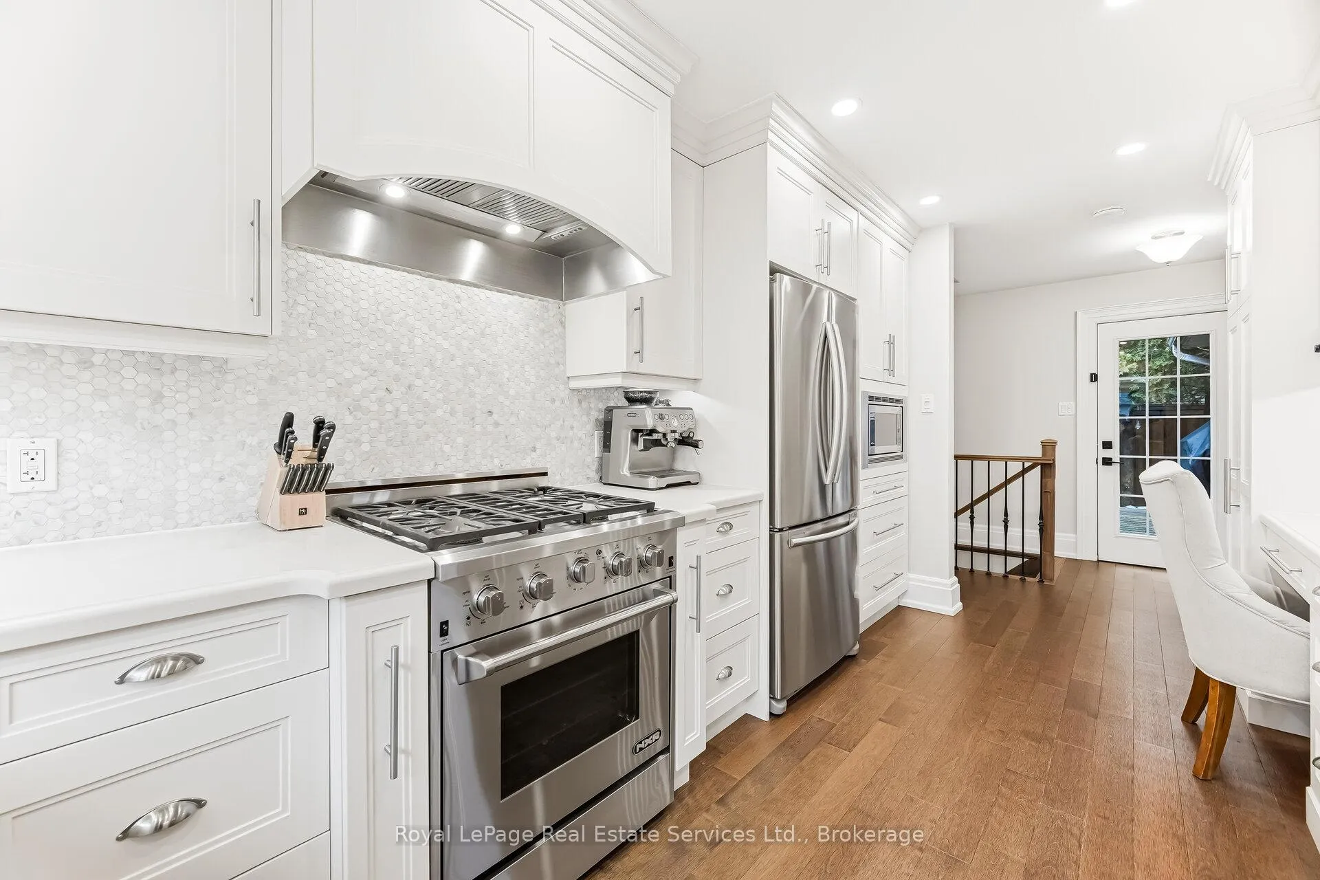 Photo 13 of 667 Lomond Crescent, Burlington, Shoreacres — HOMEH