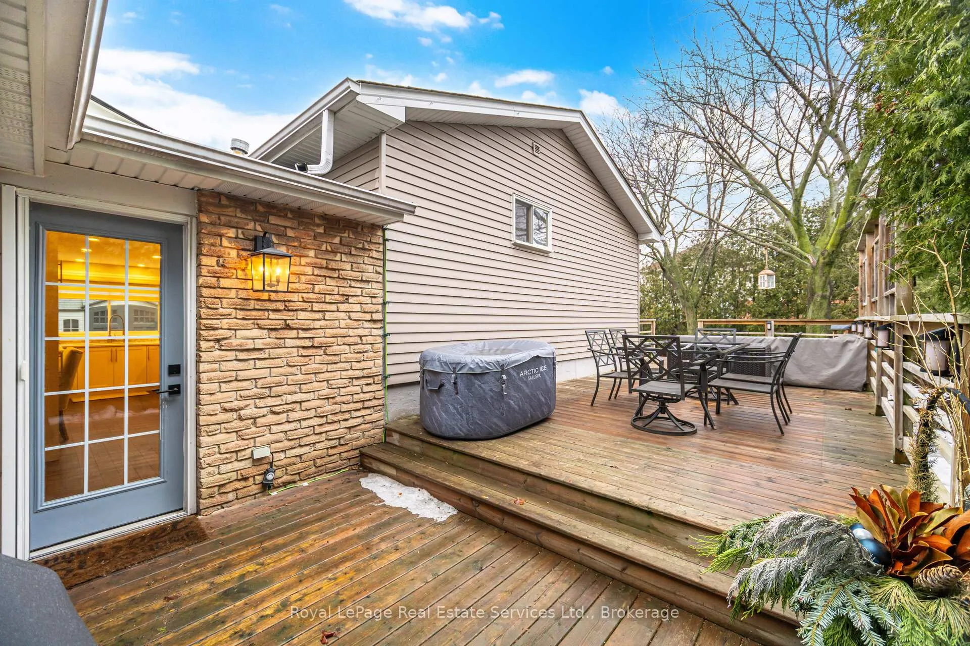 Photo 33 of 667 Lomond Crescent, Burlington, Shoreacres — HOMEH