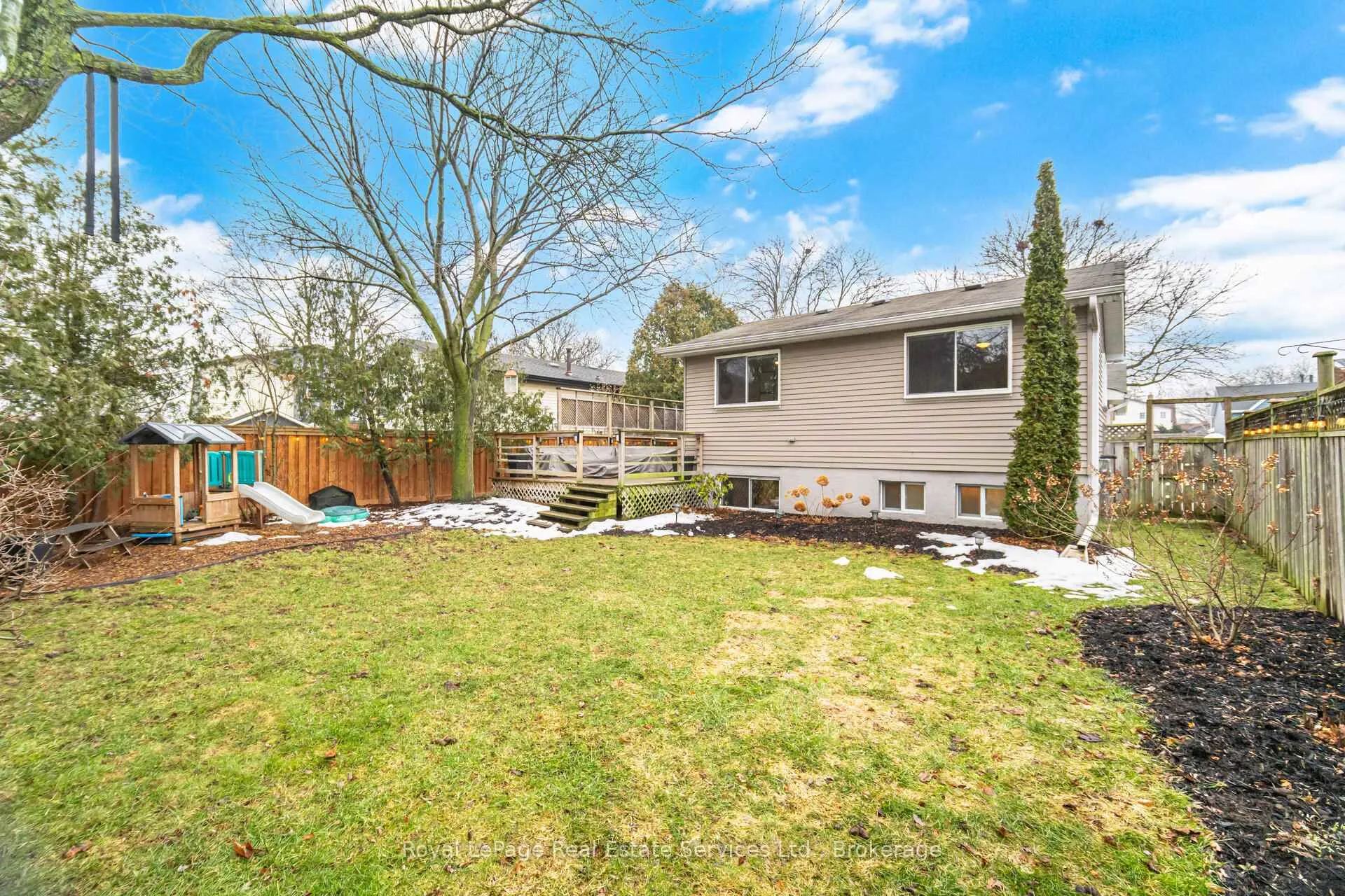 Photo 35 of 667 Lomond Crescent, Burlington, Shoreacres — HOMEH