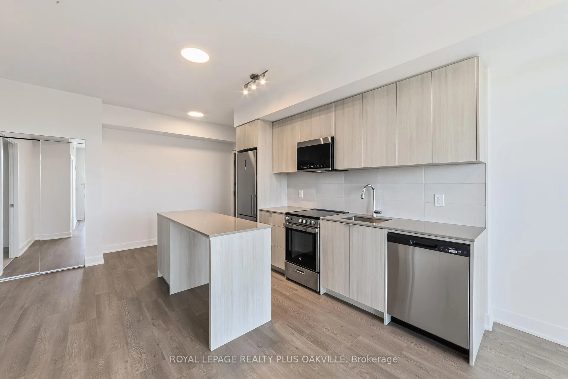 Photo 6 of Unit 1212, 2088 James Street, Burlington, Brant — HOMEH