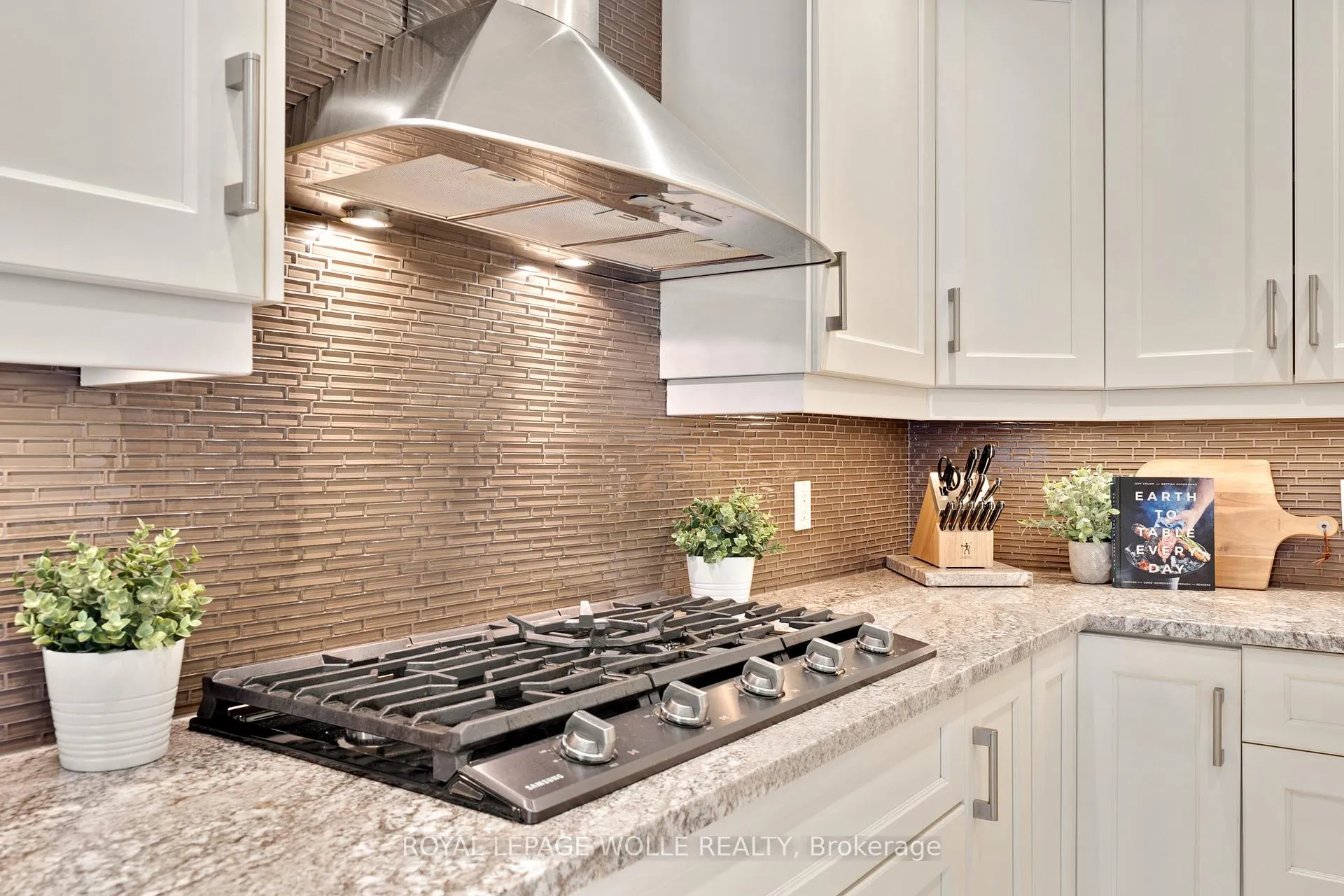 Photo 10 of 585 Wingrove Court, Waterloo — HOMEH