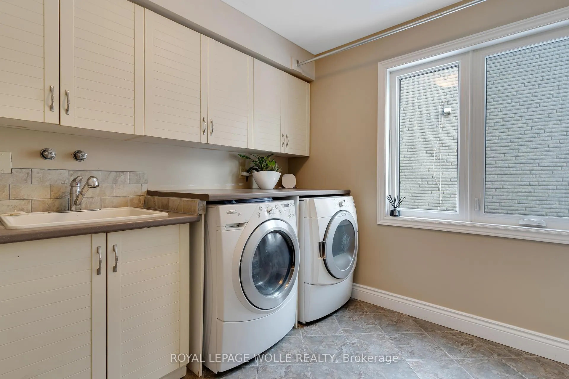 Photo 20 of 585 Wingrove Court, Waterloo — HOMEH