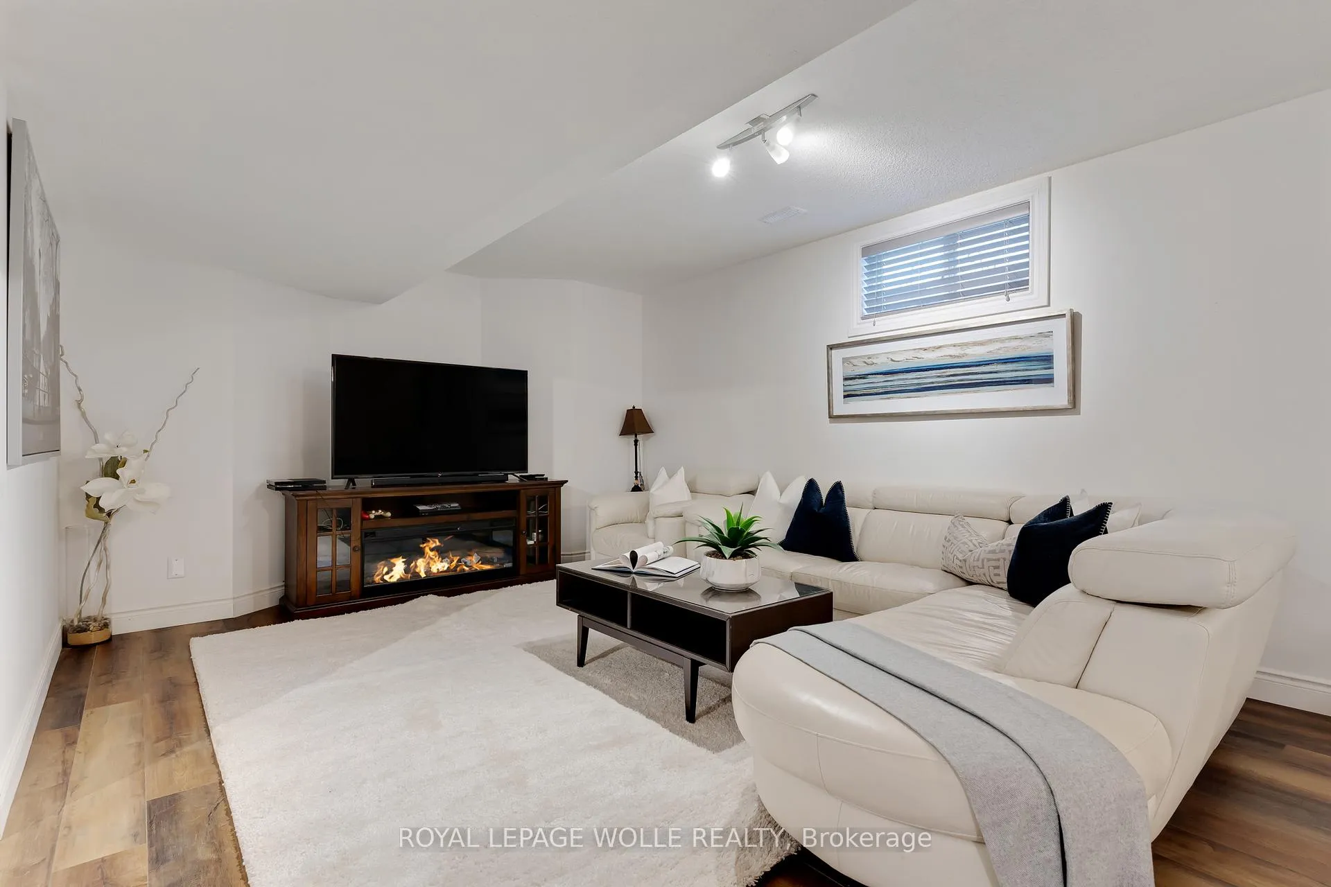 Photo 33 of 585 Wingrove Court, Waterloo — HOMEH