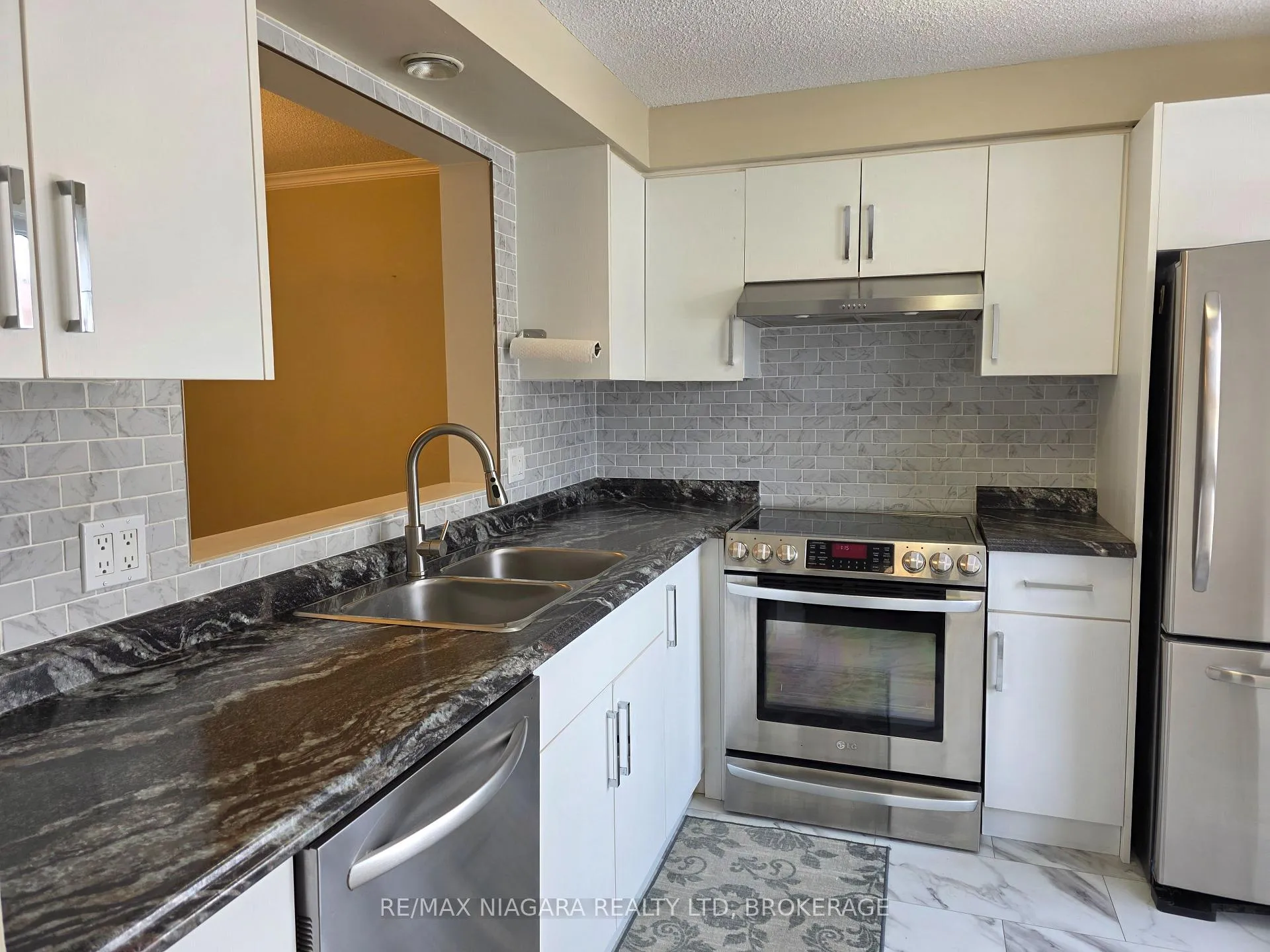 Photo 3 of Unit 7, 6767 Thorold Stone Road, Niagara Falls, Stamford — HOMEH