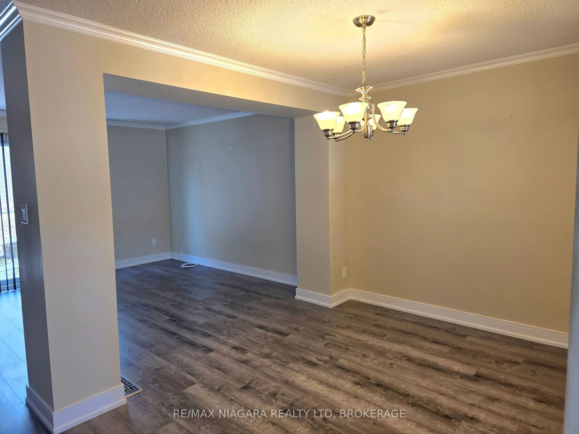 Photo 5 of Unit 7, 6767 Thorold Stone Road, Niagara Falls, Stamford — HOMEH