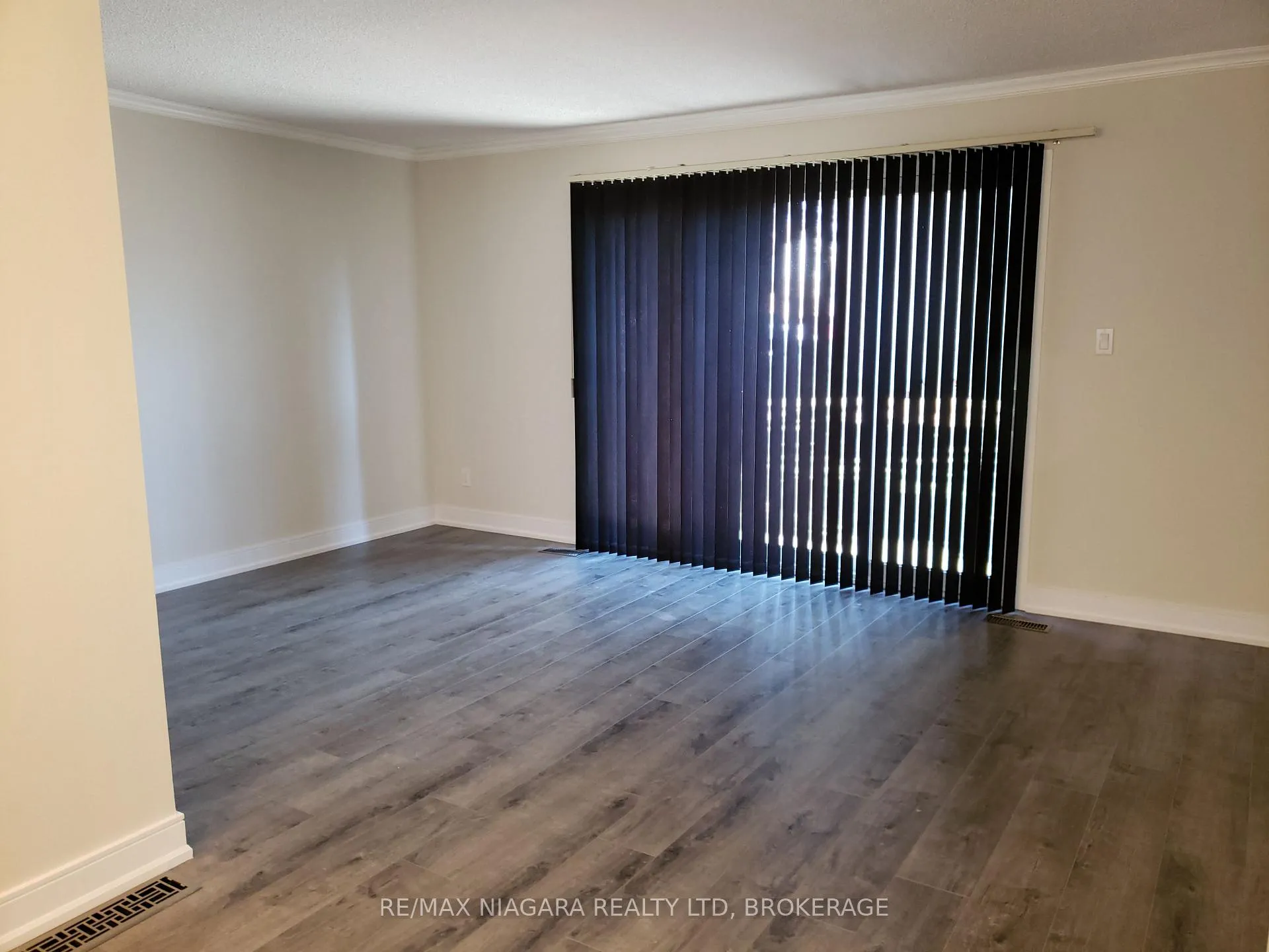 Photo 8 of Unit 7, 6767 Thorold Stone Road, Niagara Falls, Stamford — HOMEH