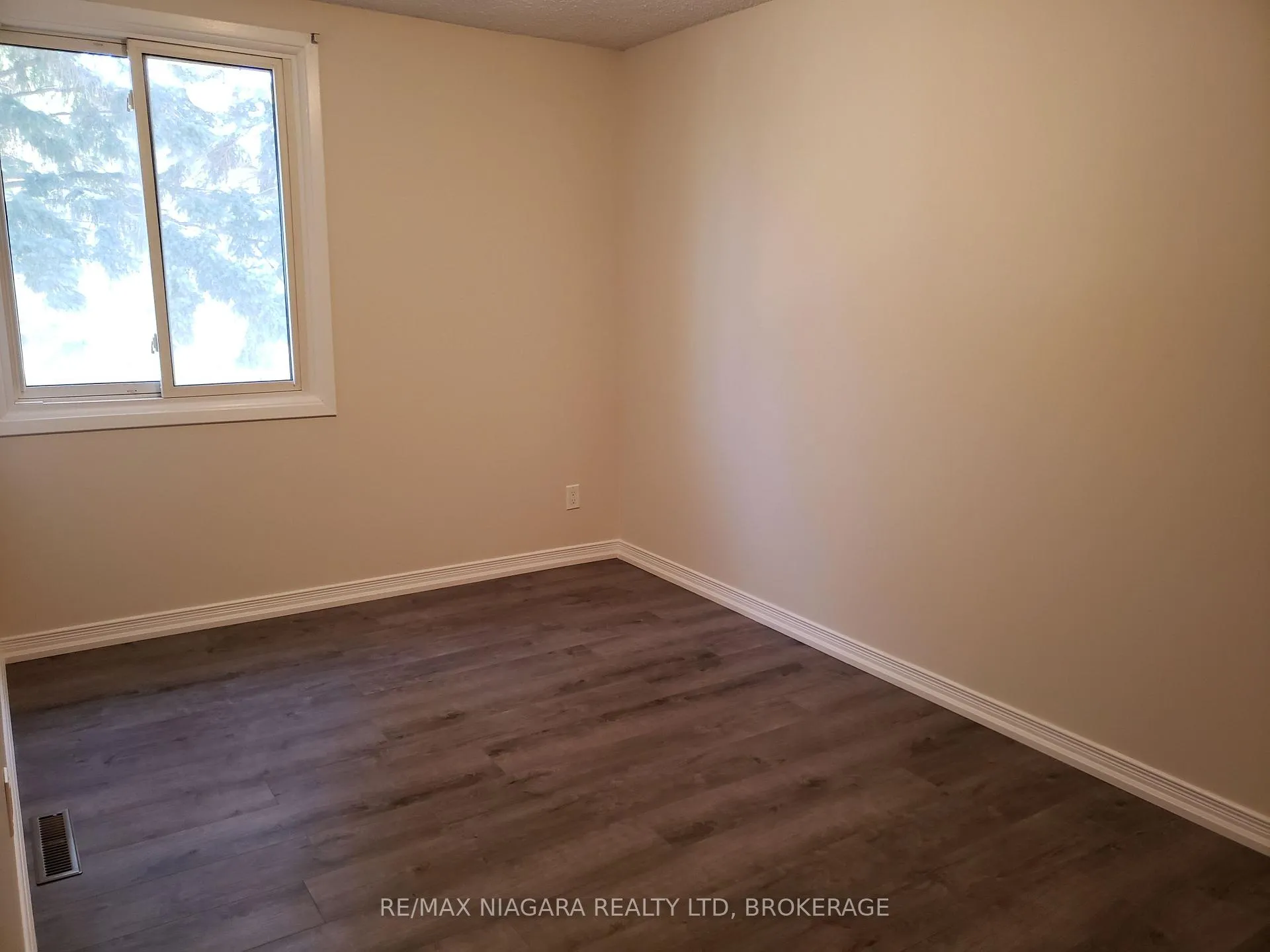Photo 17 of Unit 7, 6767 Thorold Stone Road, Niagara Falls, Stamford — HOMEH