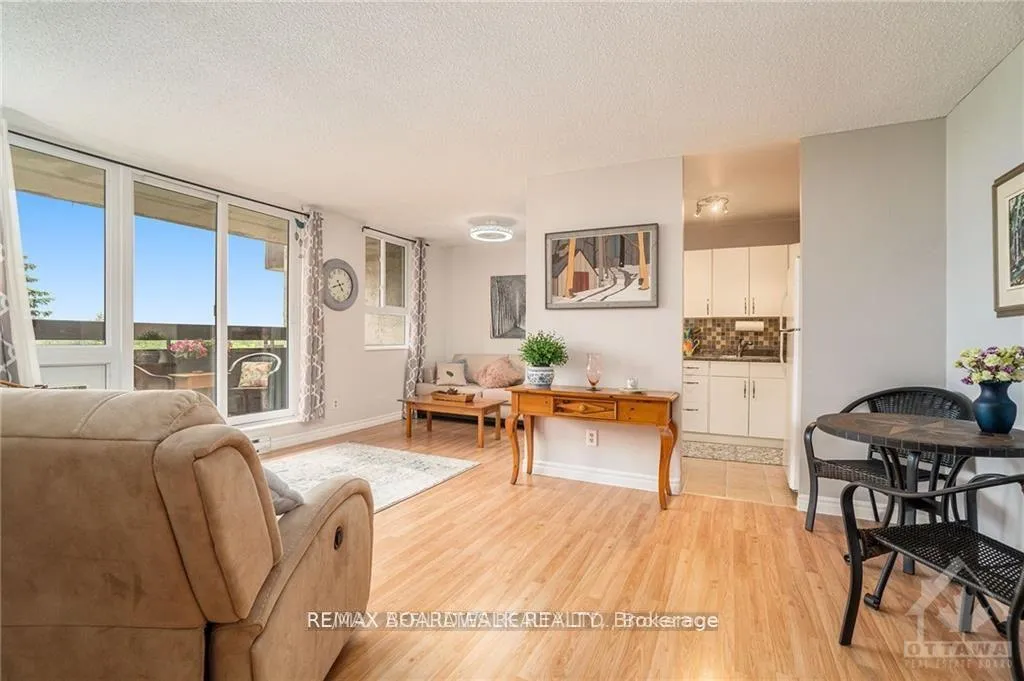 Photo 4 of Unit 717, 2000 Jasmine Crescent, Ottawa, Beacon Hill South — HOMEH