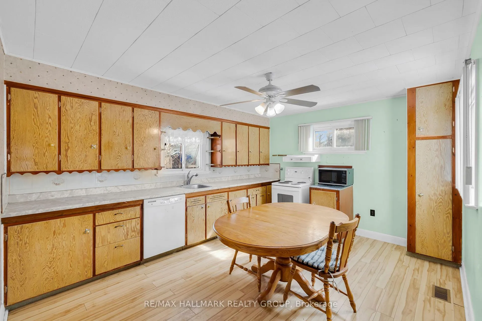 Photo 10 of 11 Maitland Street, Smiths Falls — HOMEH