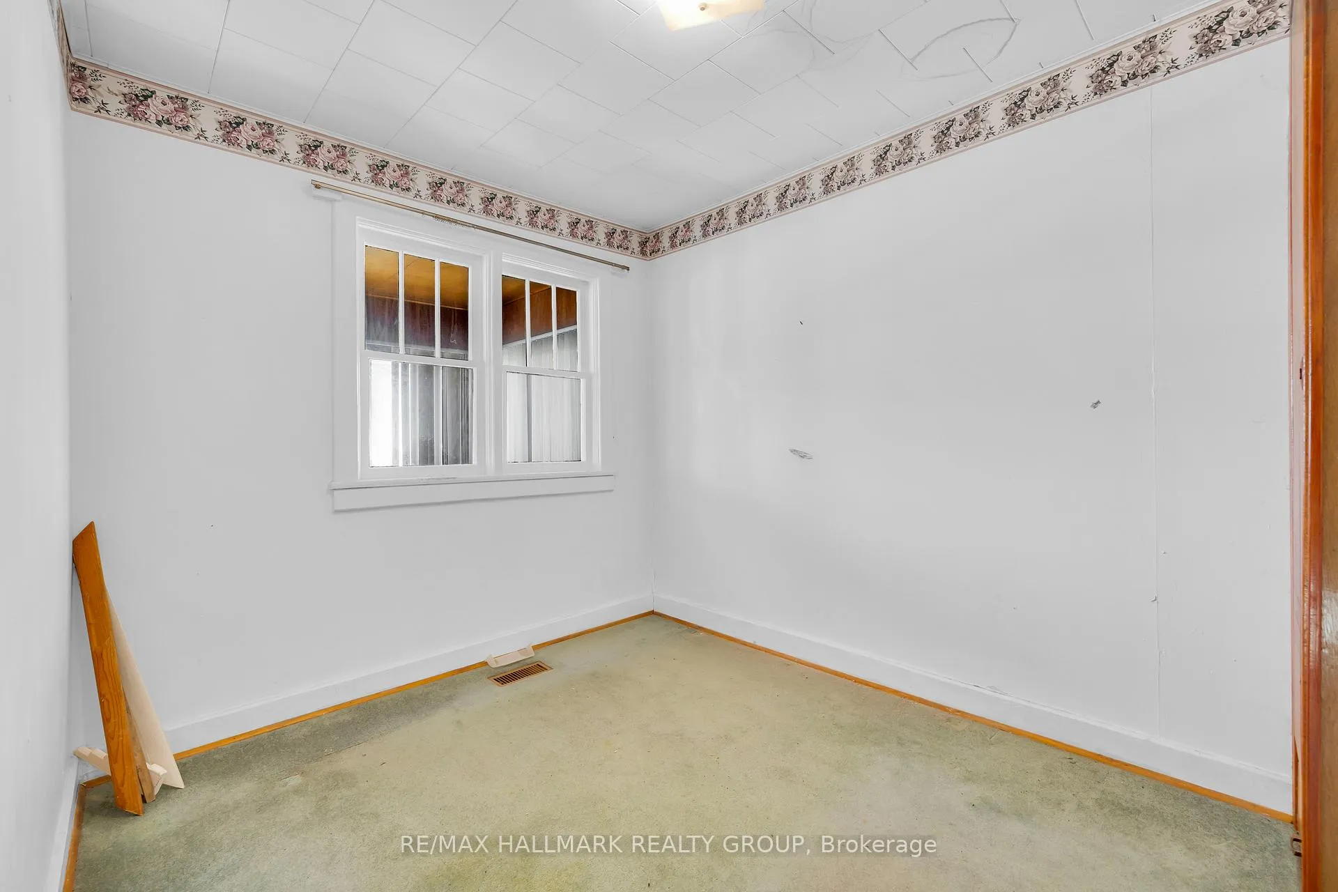 Photo 14 of 11 Maitland Street, Smiths Falls — HOMEH