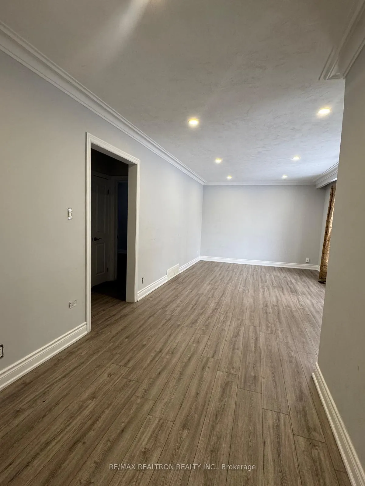Photo 3 of 1467 Oxford Street, Oshawa, Lakeview — HOMEH