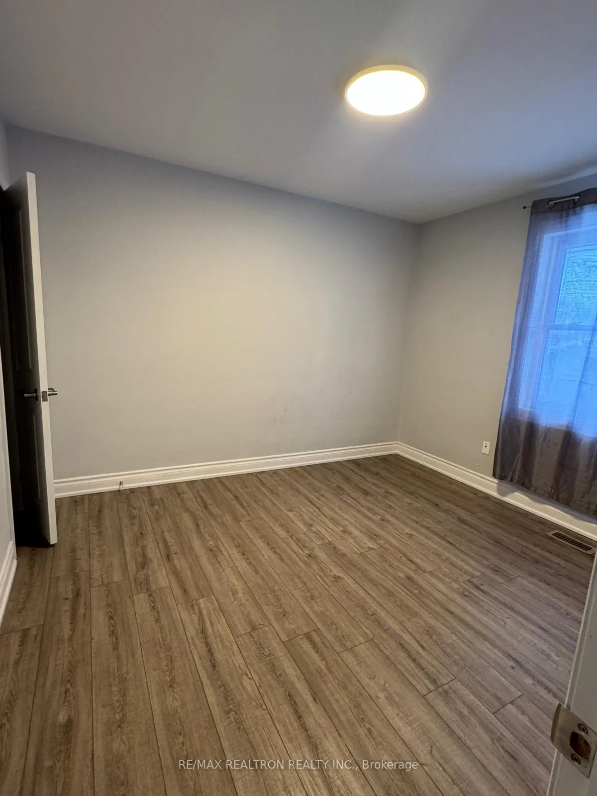 Photo 4 of 1467 Oxford Street, Oshawa, Lakeview — HOMEH