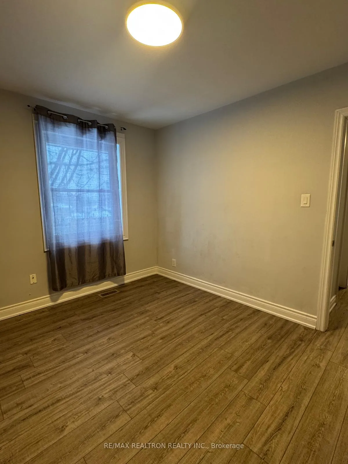 Photo 5 of 1467 Oxford Street, Oshawa, Lakeview — HOMEH