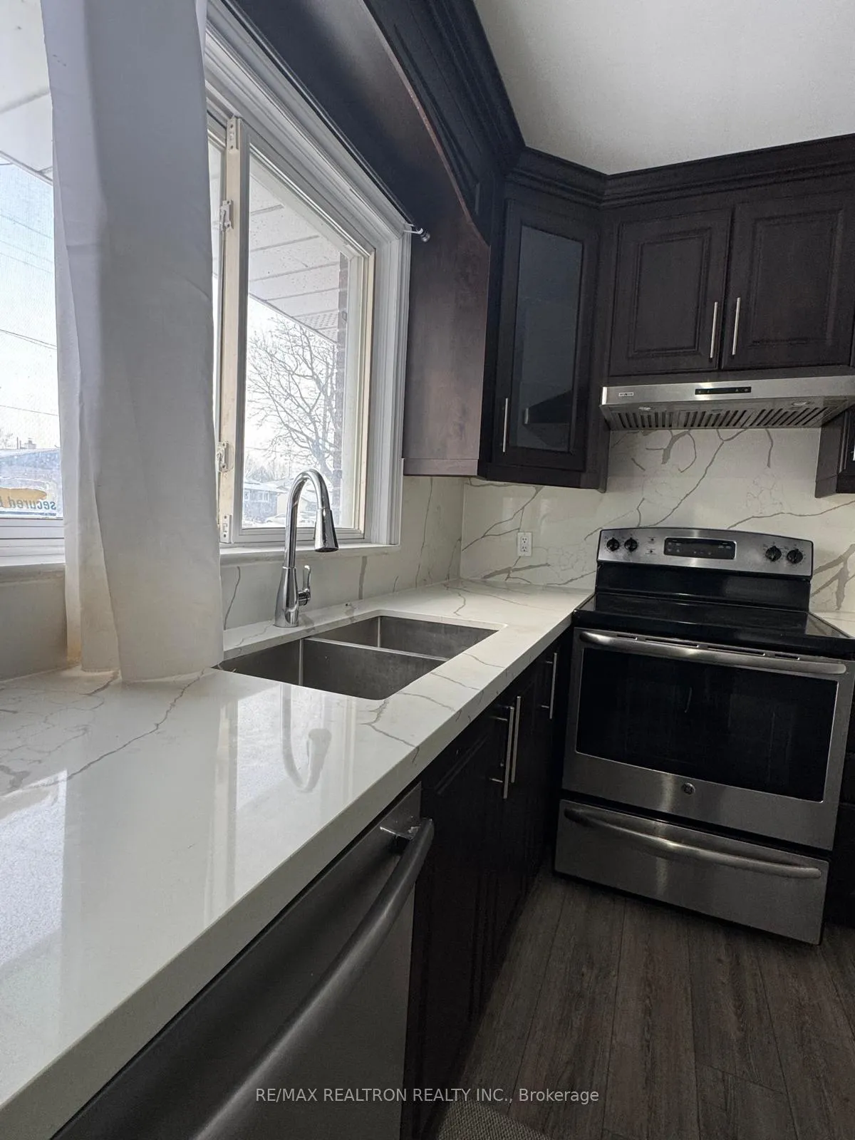 Photo 13 of 1467 Oxford Street, Oshawa, Lakeview — HOMEH