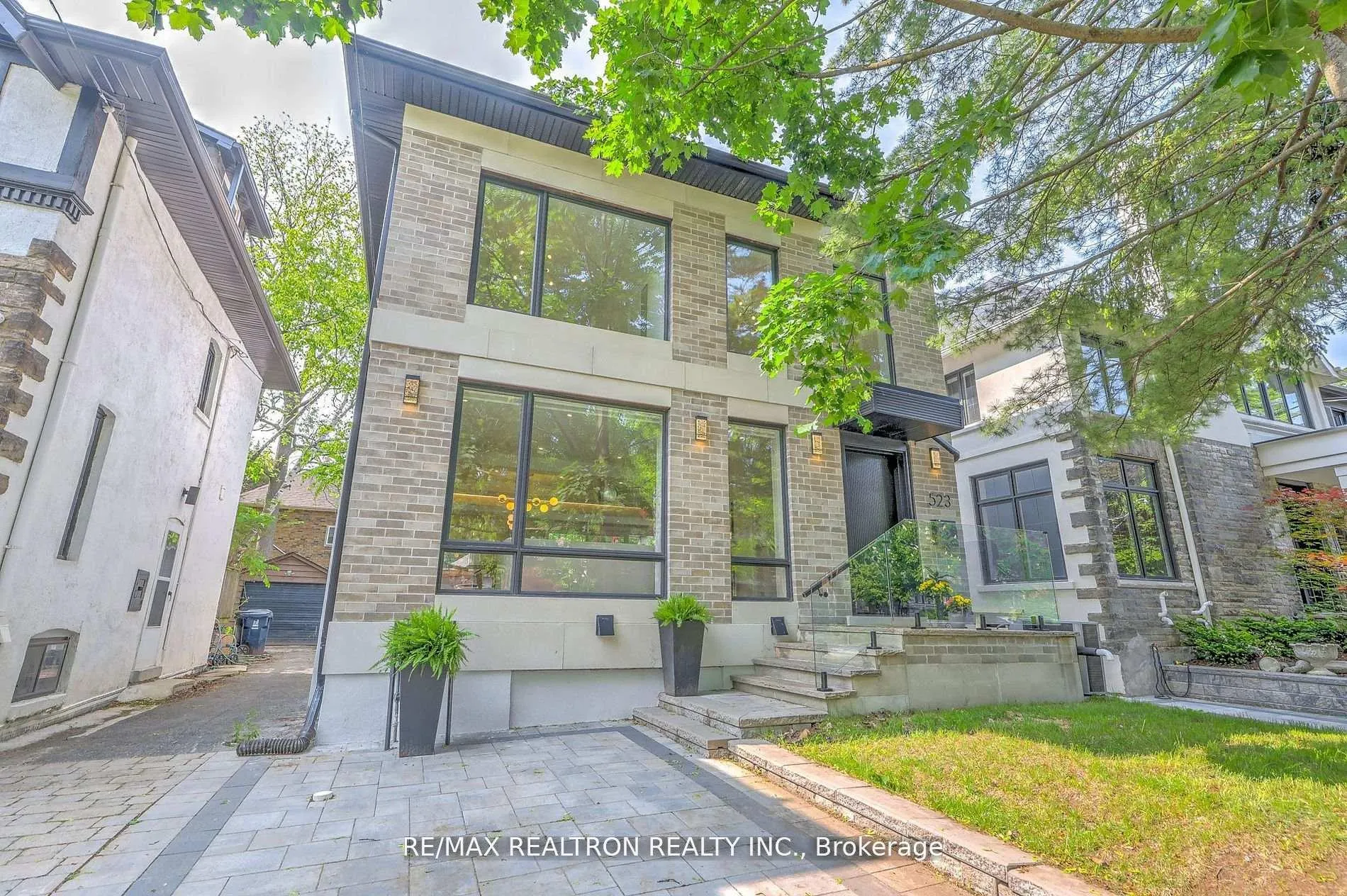 Front of 523 Briar Hill Avenue