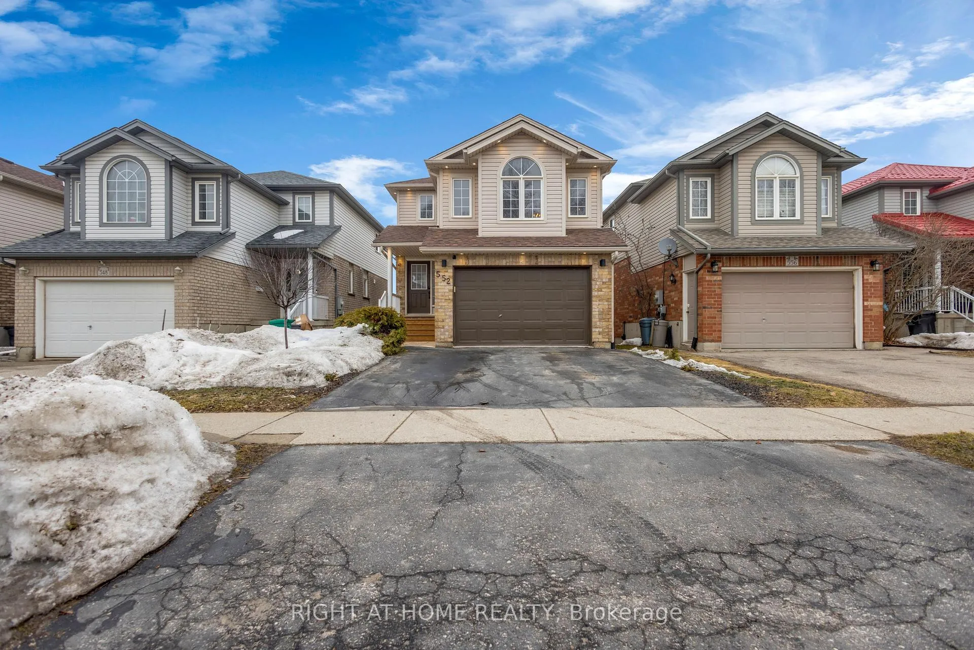 Photo 2 of 552 Activa Avenue, Kitchener, Larentian West — HOMEH