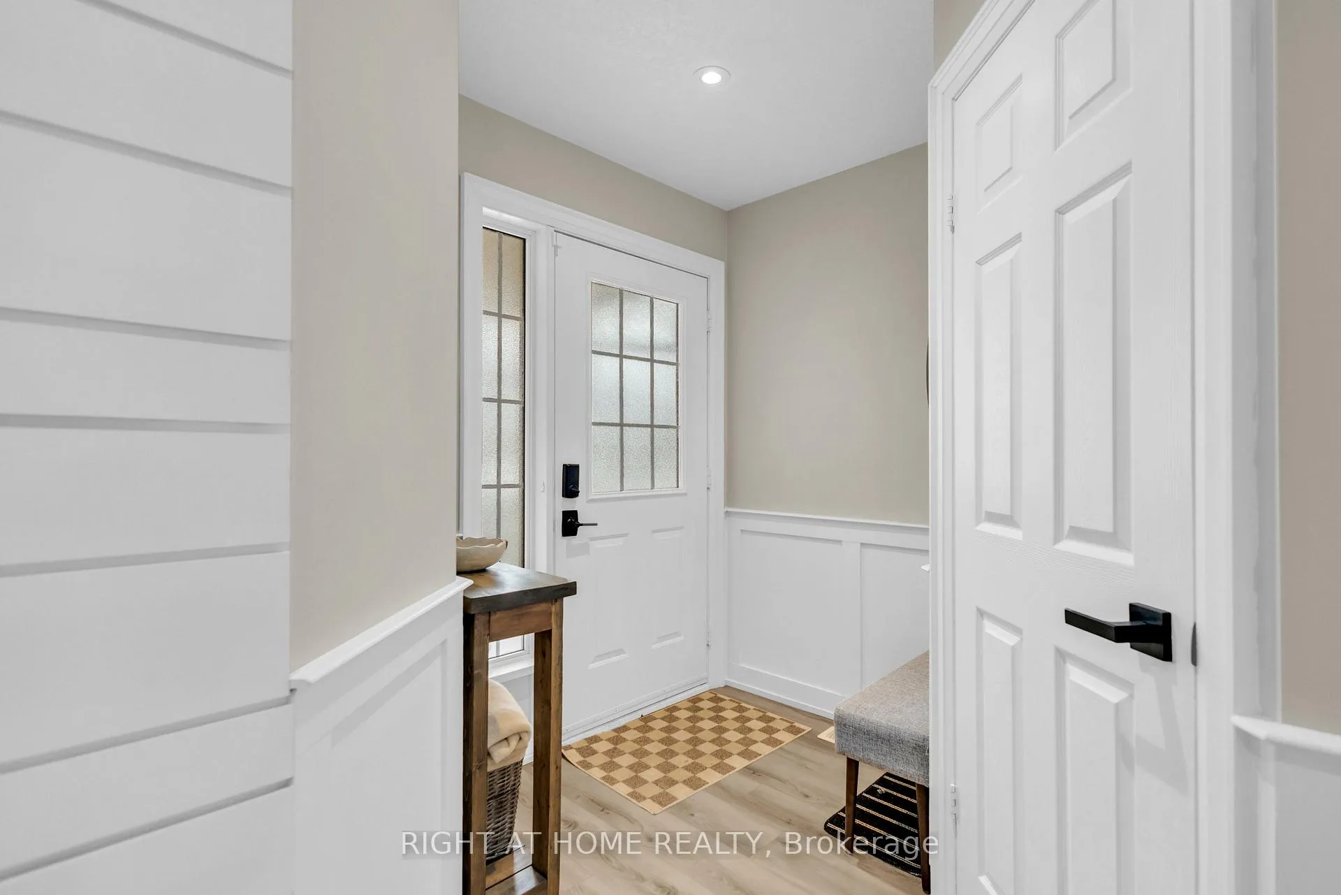 Photo 3 of 552 Activa Avenue, Kitchener, Larentian West — HOMEH