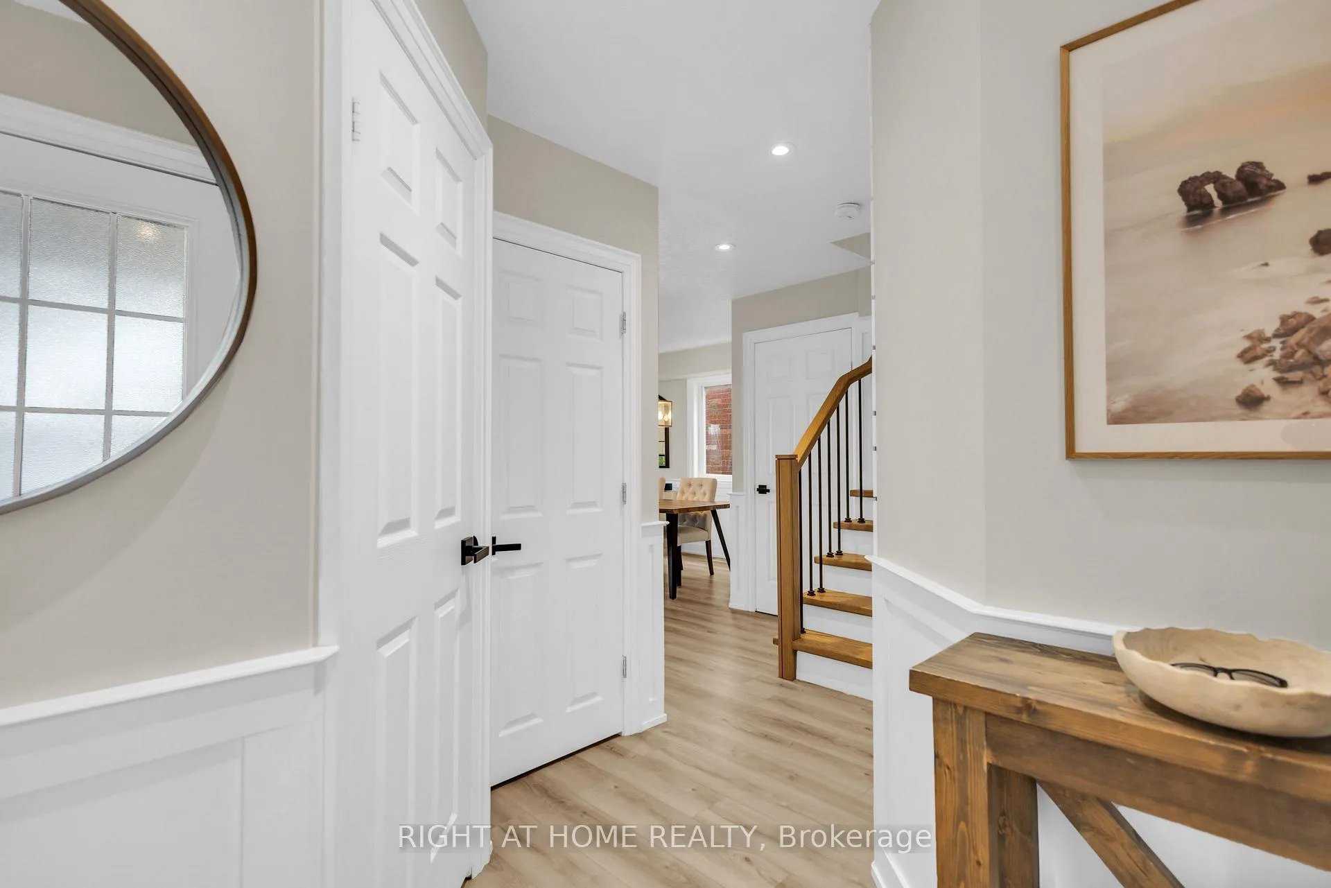 Photo 4 of 552 Activa Avenue, Kitchener, Larentian West — HOMEH