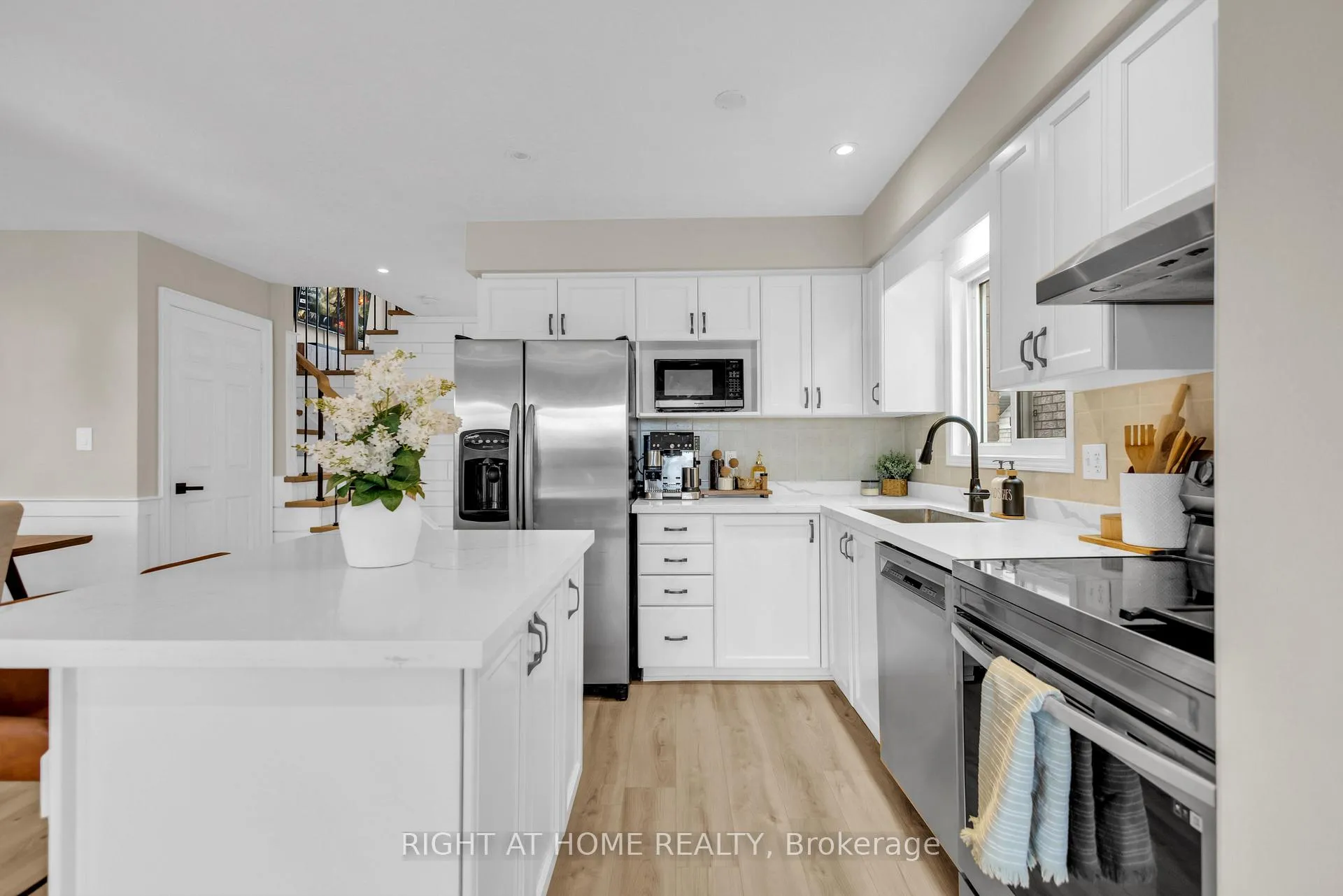 Photo 10 of 552 Activa Avenue, Kitchener, Larentian West — HOMEH