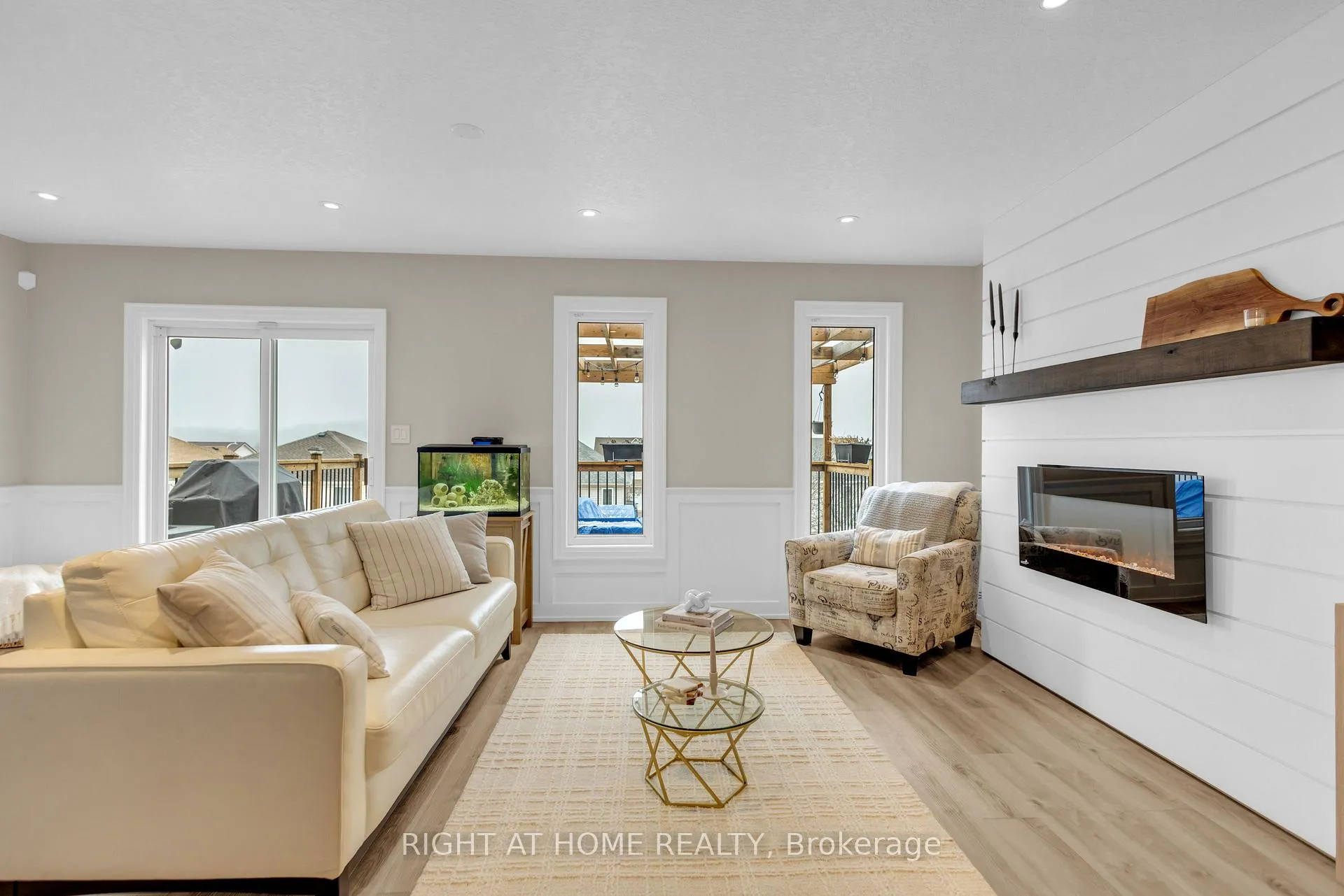 Photo 16 of 552 Activa Avenue, Kitchener, Larentian West — HOMEH