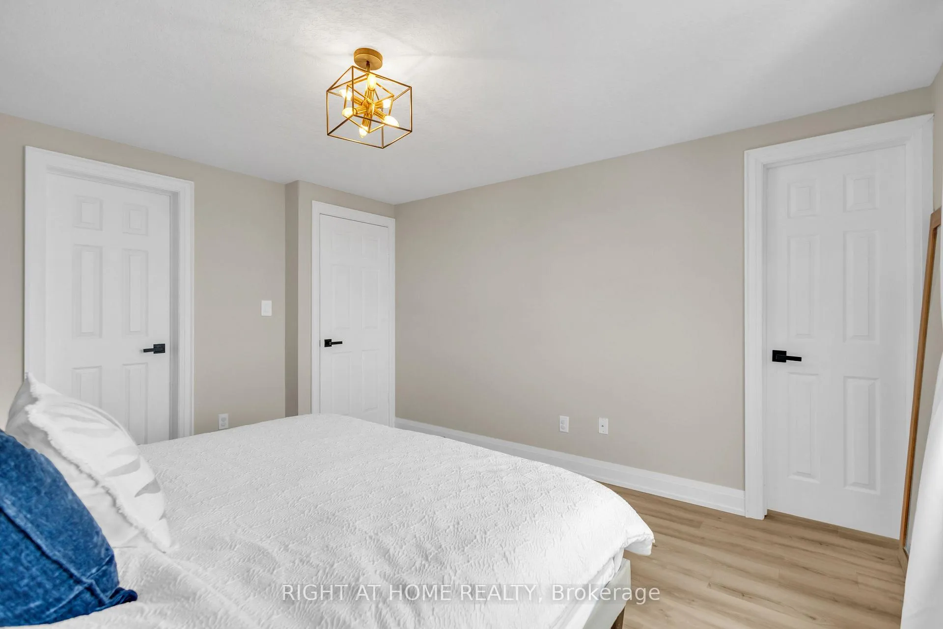 Photo 27 of 552 Activa Avenue, Kitchener, Larentian West — HOMEH