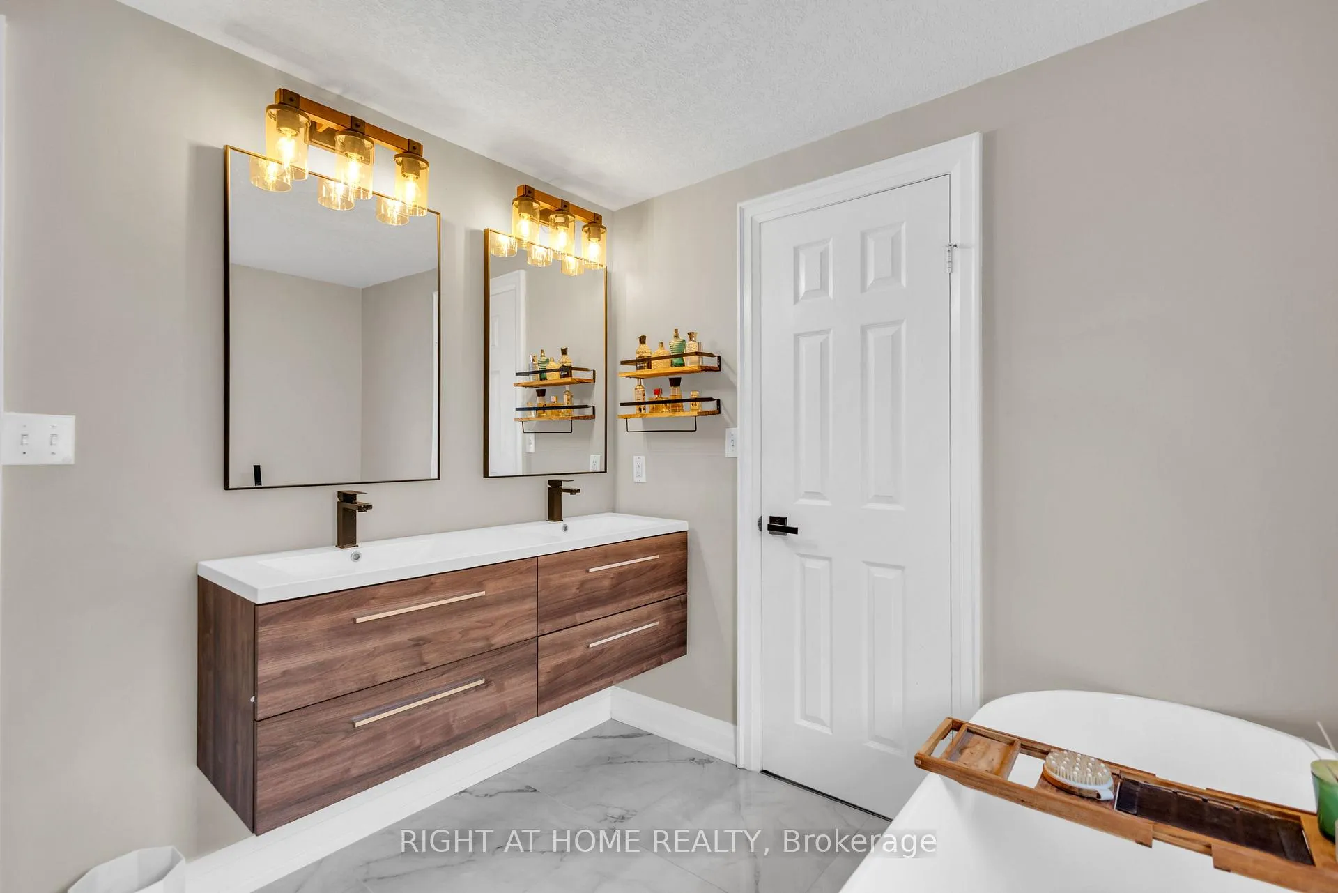 Photo 28 of 552 Activa Avenue, Kitchener, Larentian West — HOMEH