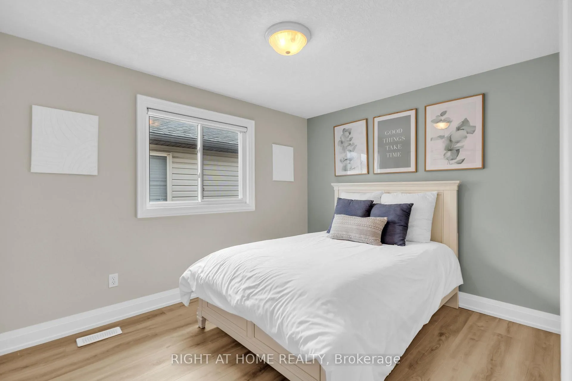 Photo 31 of 552 Activa Avenue, Kitchener, Larentian West — HOMEH