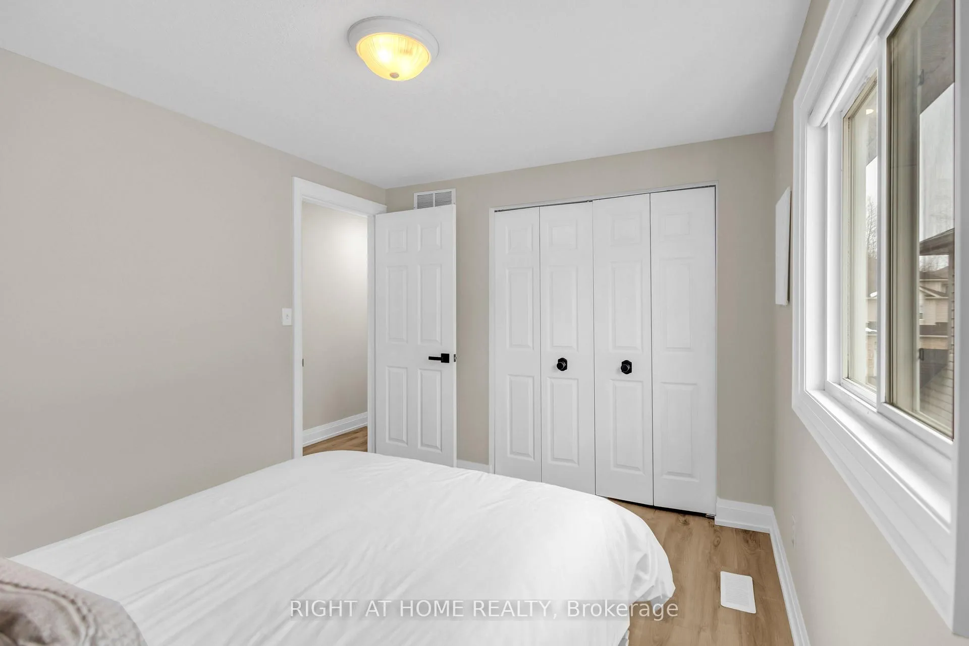 Photo 32 of 552 Activa Avenue, Kitchener, Larentian West — HOMEH