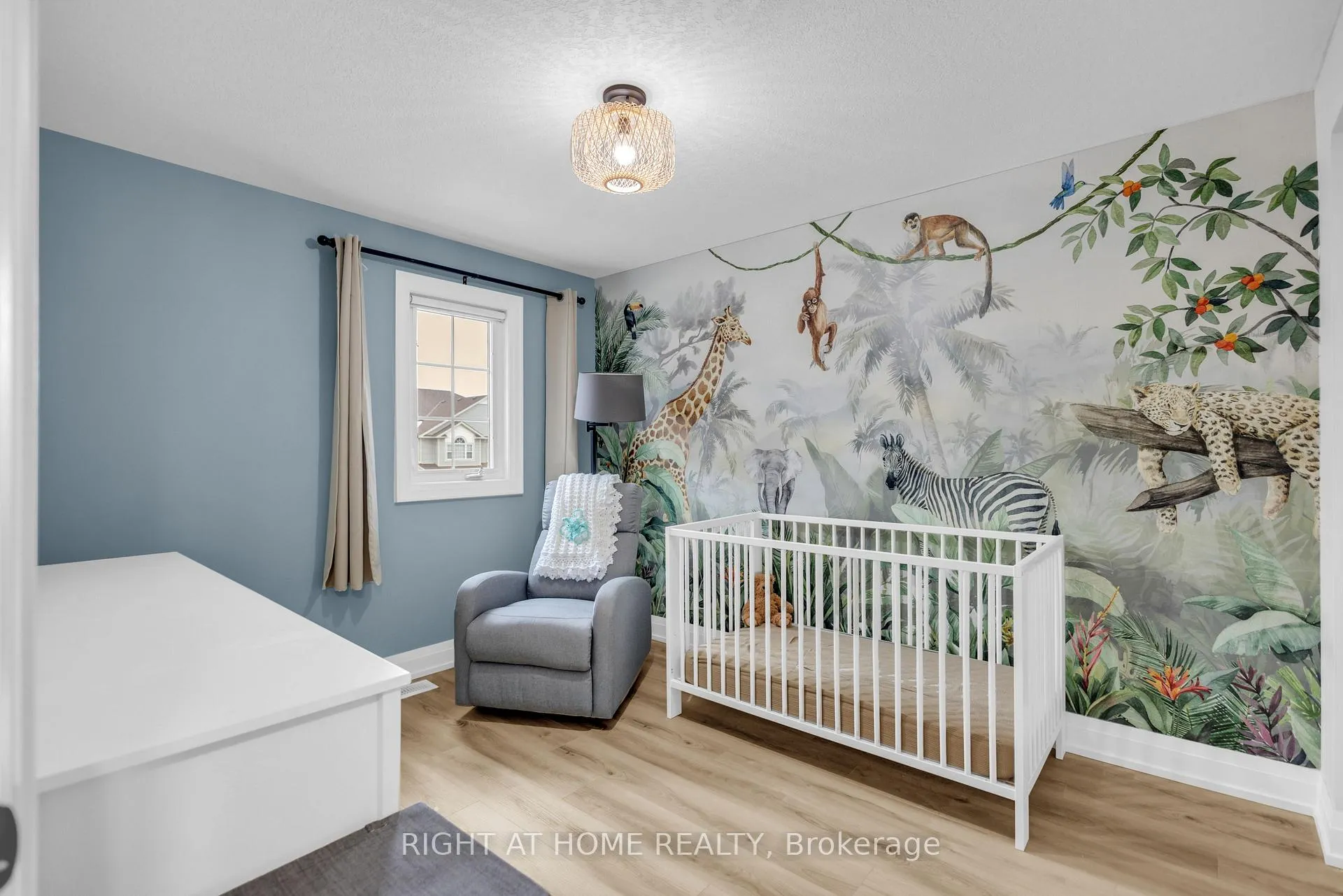 Photo 33 of 552 Activa Avenue, Kitchener, Larentian West — HOMEH