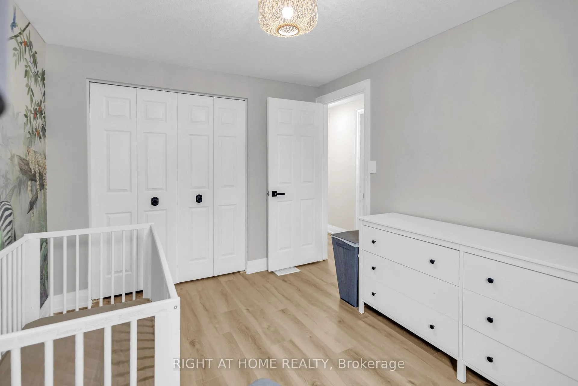Photo 34 of 552 Activa Avenue, Kitchener, Larentian West — HOMEH