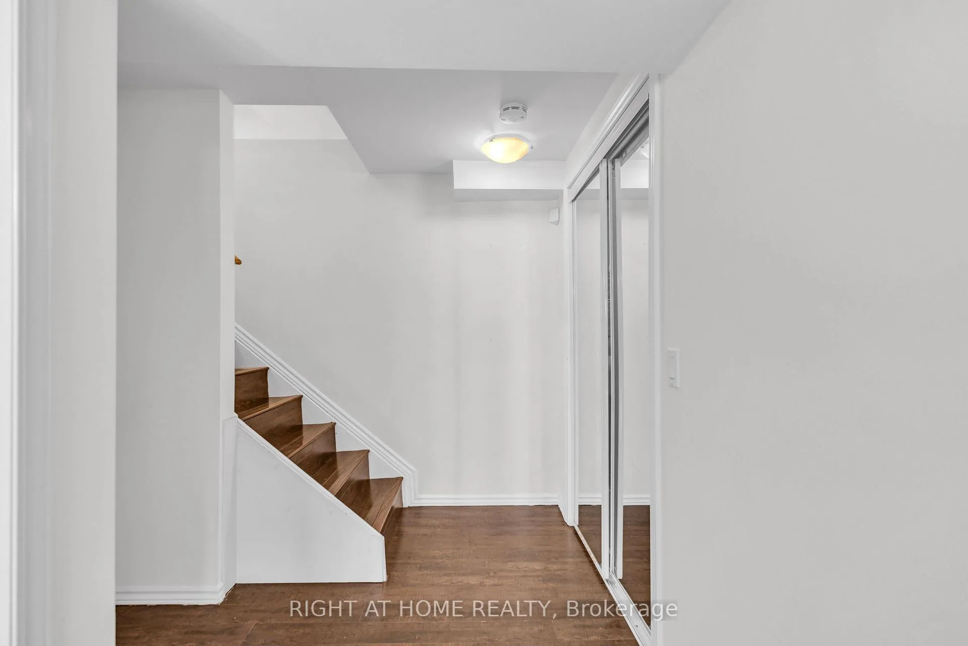 Photo 35 of 552 Activa Avenue, Kitchener, Larentian West — HOMEH