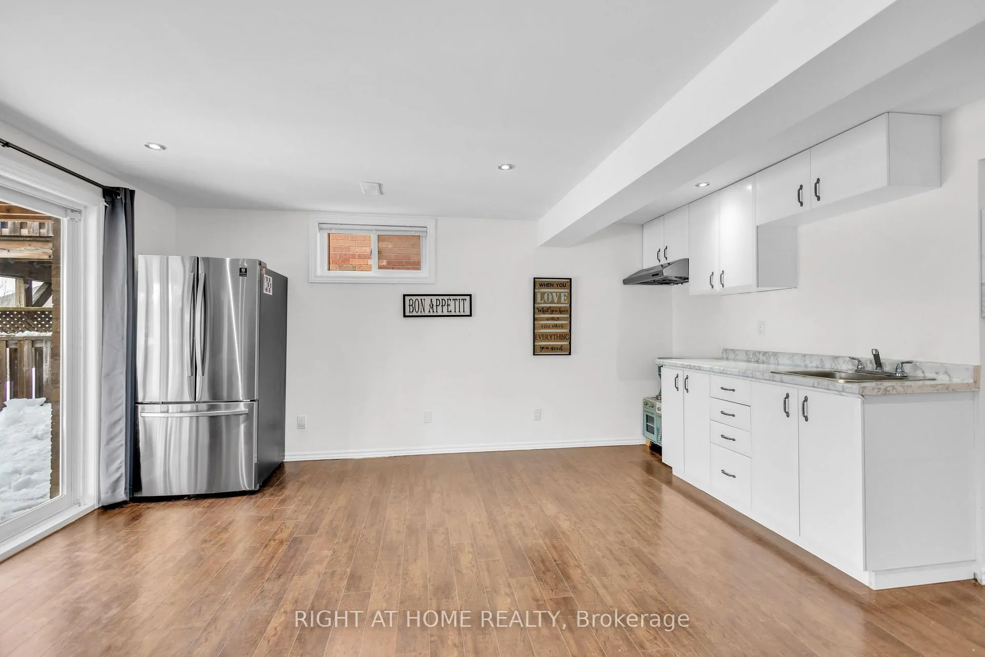 Photo 38 of 552 Activa Avenue, Kitchener, Larentian West — HOMEH