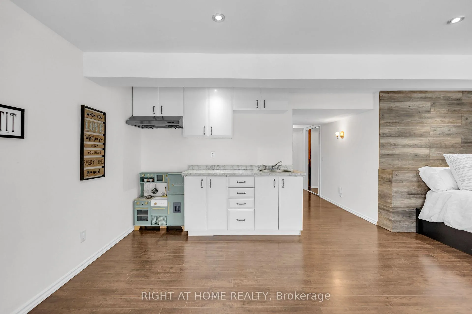 Photo 39 of 552 Activa Avenue, Kitchener, Larentian West — HOMEH