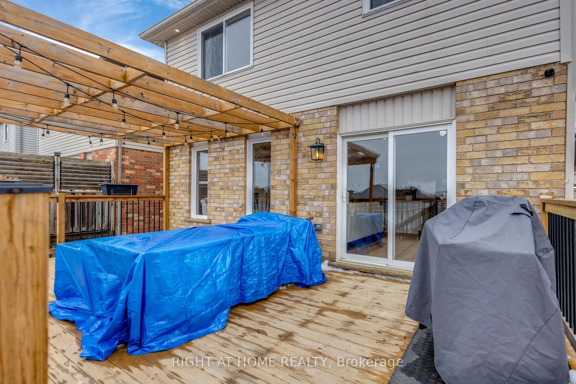 Photo 42 of 552 Activa Avenue, Kitchener, Larentian West — HOMEH