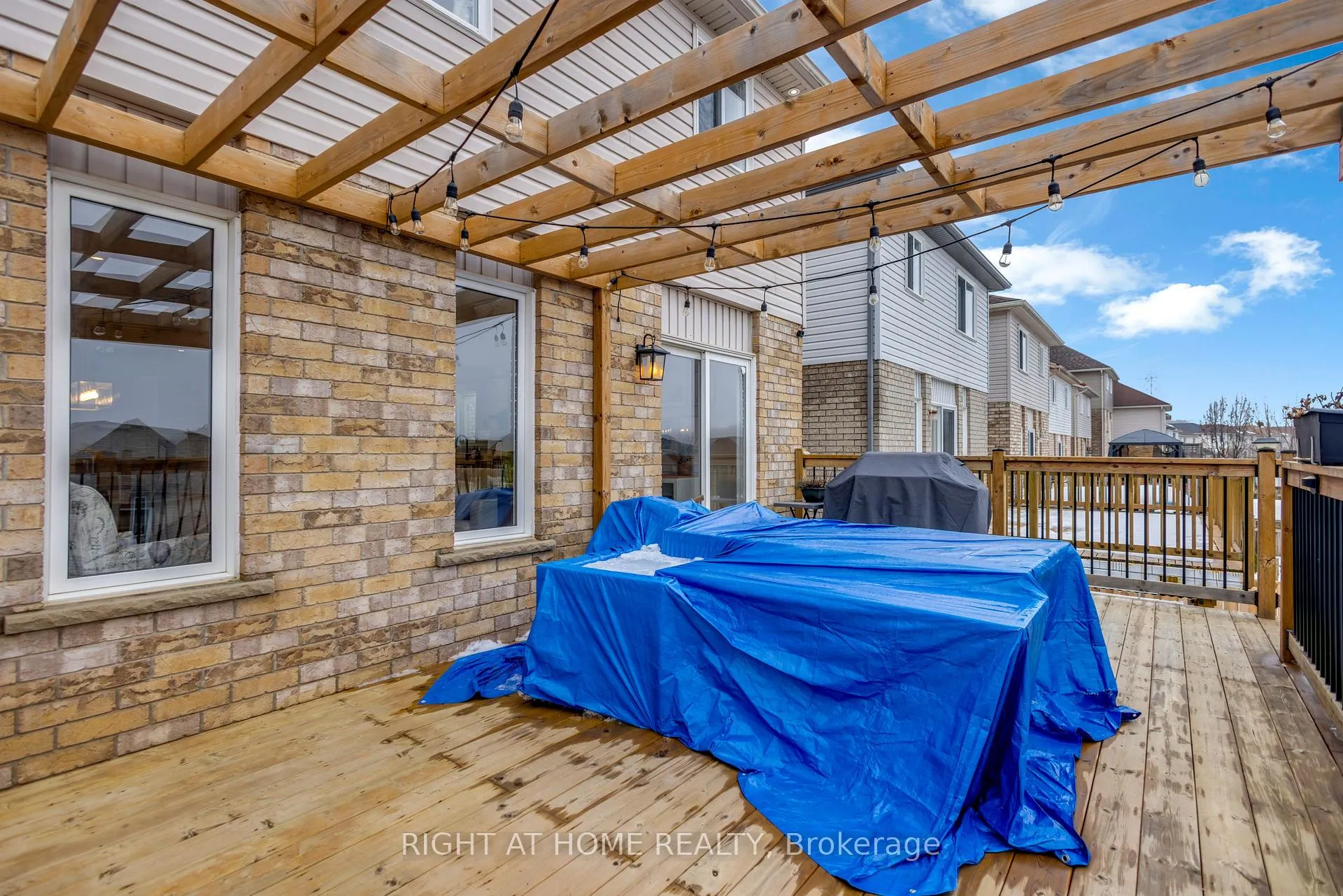Photo 43 of 552 Activa Avenue, Kitchener, Larentian West — HOMEH