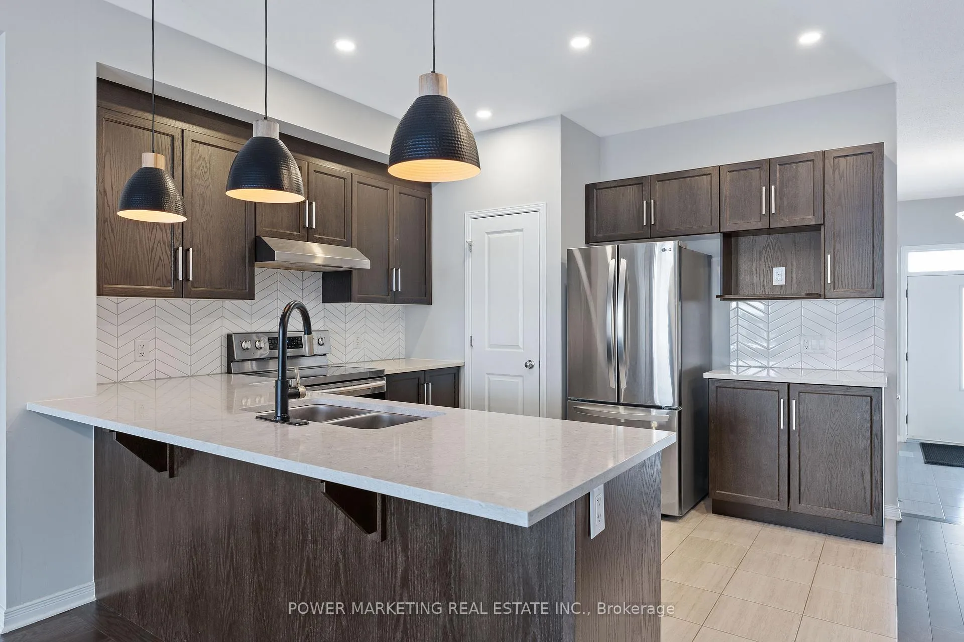 Photo 8 of 497 Cope Drive, Ottawa, Kanata - Emerald Meadows/Trailwest — HOMEH