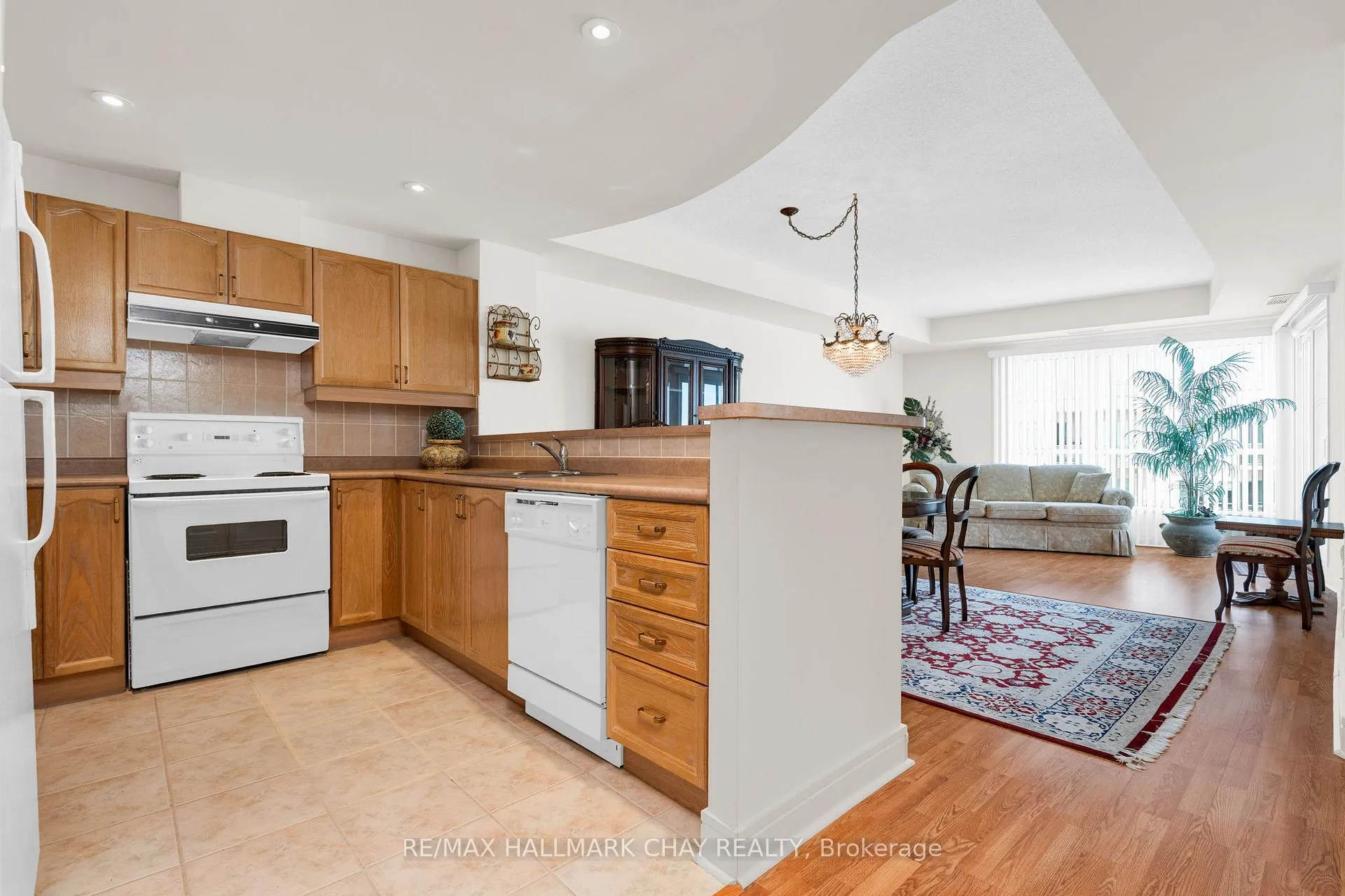 Photo 7 of Unit PH 2-4, 2 Toronto Street, Barrie, City Centre — HOMEH