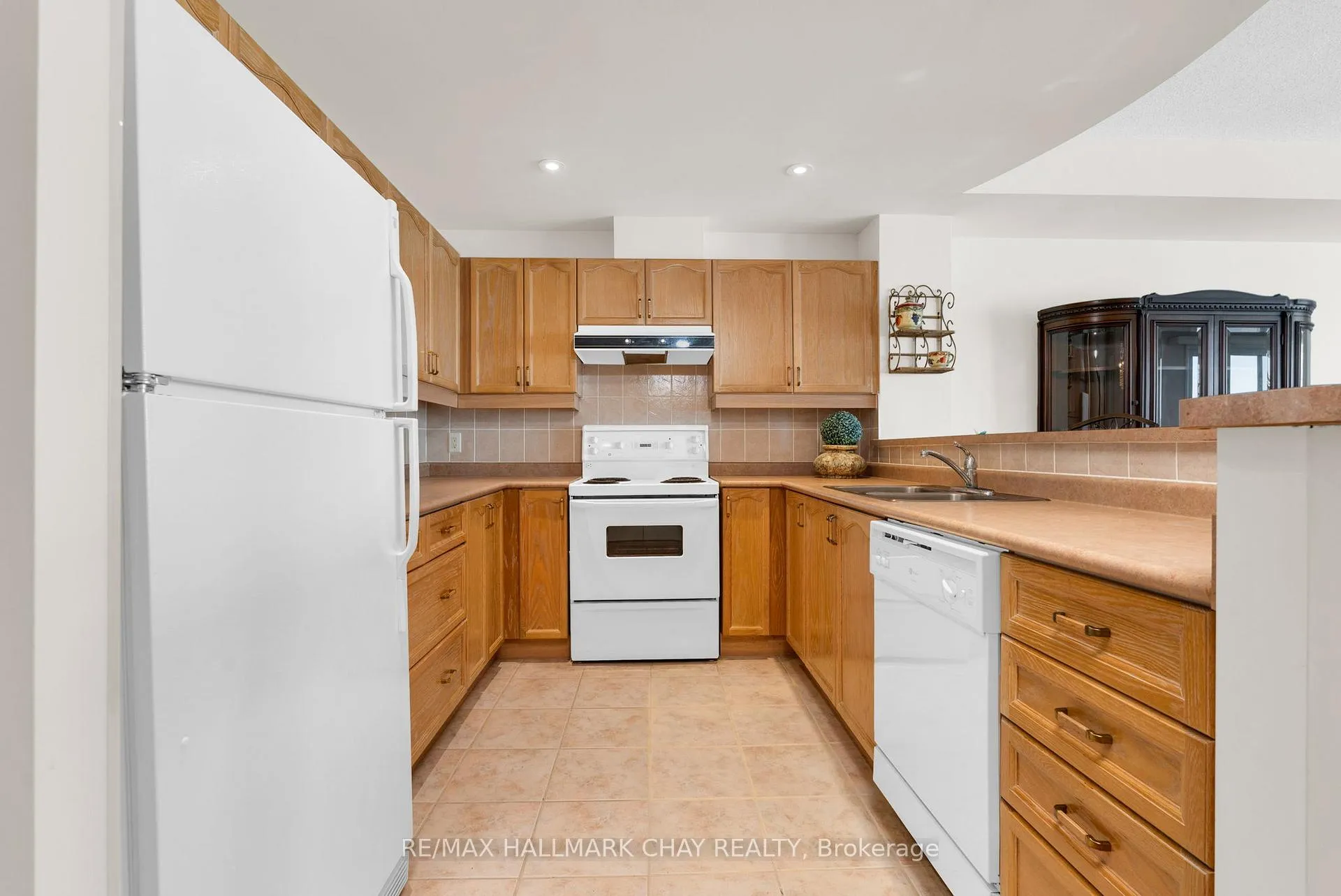 Photo 8 of Unit PH 2-4, 2 Toronto Street, Barrie, City Centre — HOMEH