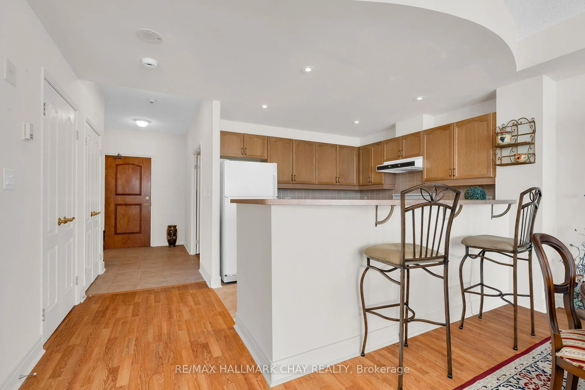 Photo 9 of Unit PH 2-4, 2 Toronto Street, Barrie, City Centre — HOMEH