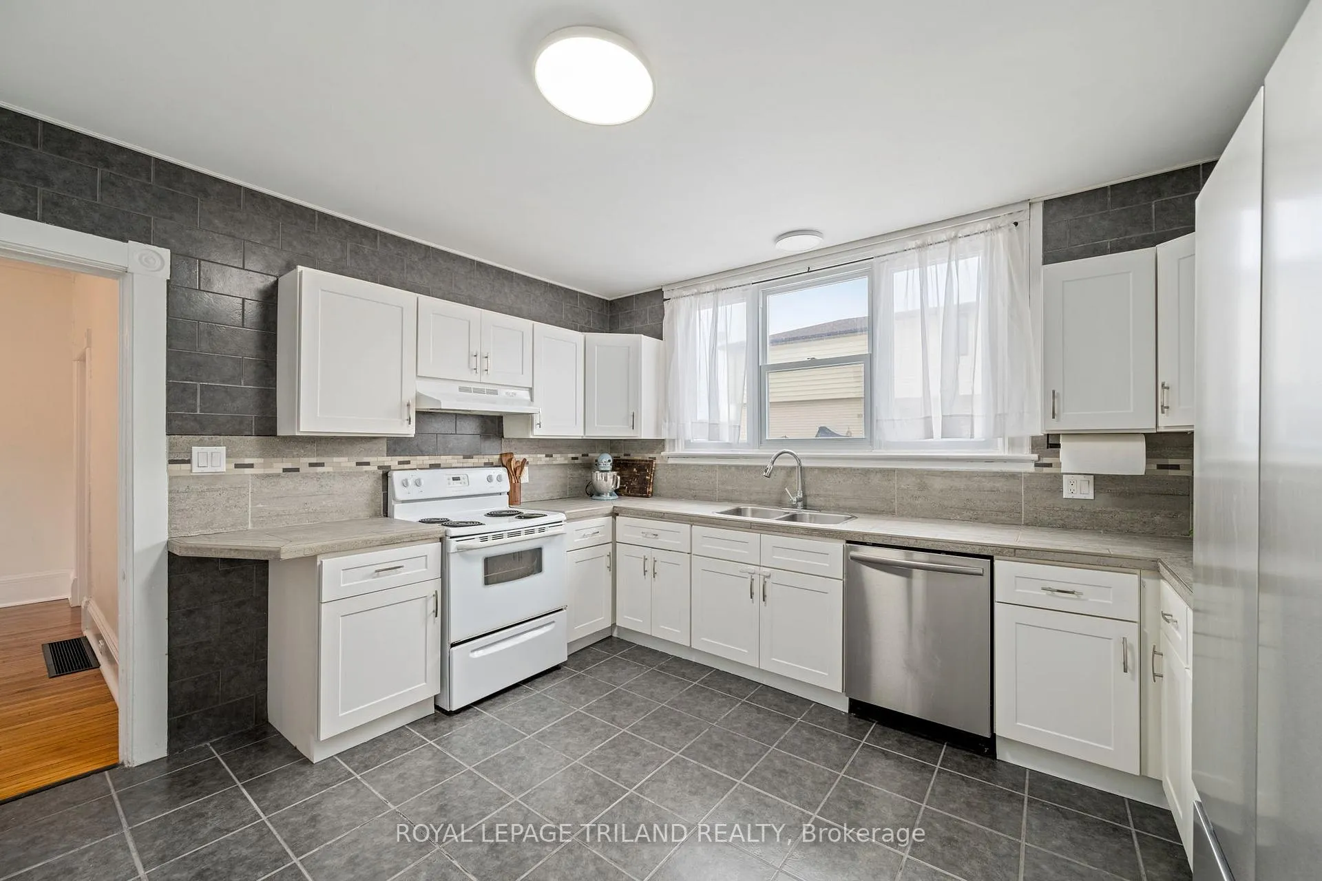 Photo 11 of 30 Malakoff Street, St. Thomas — HOMEH