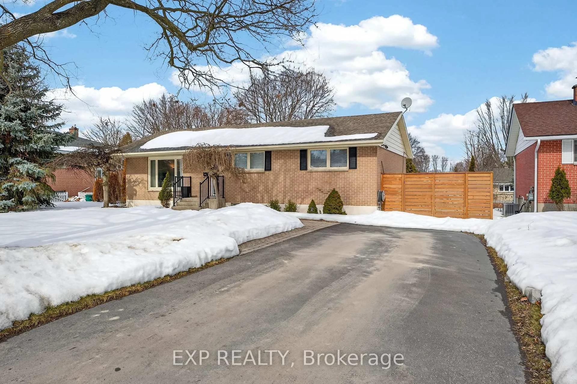 Photo 2 of 11 Hampstead Heath, Kingston, West of Sir John A. Blvd — HOMEH